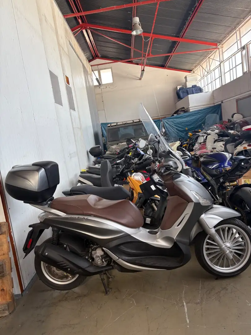 Piaggio Beverly 300 - 2