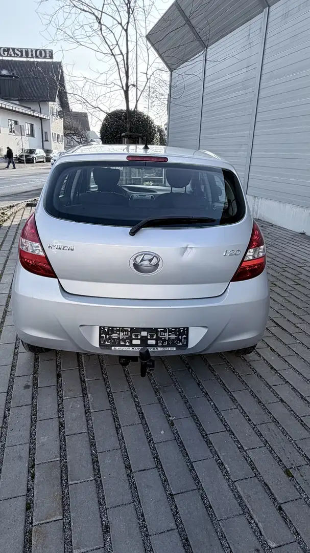 Hyundai i20 1,25 Mit Neue pickelr.      kontakt 06767379106 Silber - 2