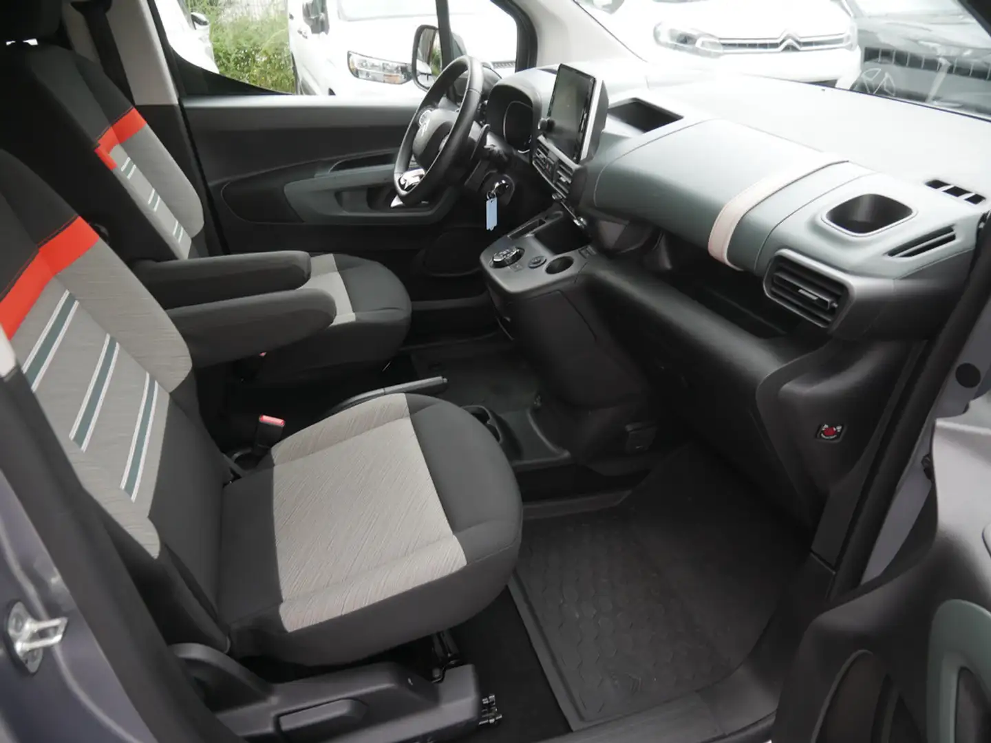 Citroen Berlingo XL PureTech 130 Feel Pack 7-SITZER - 2