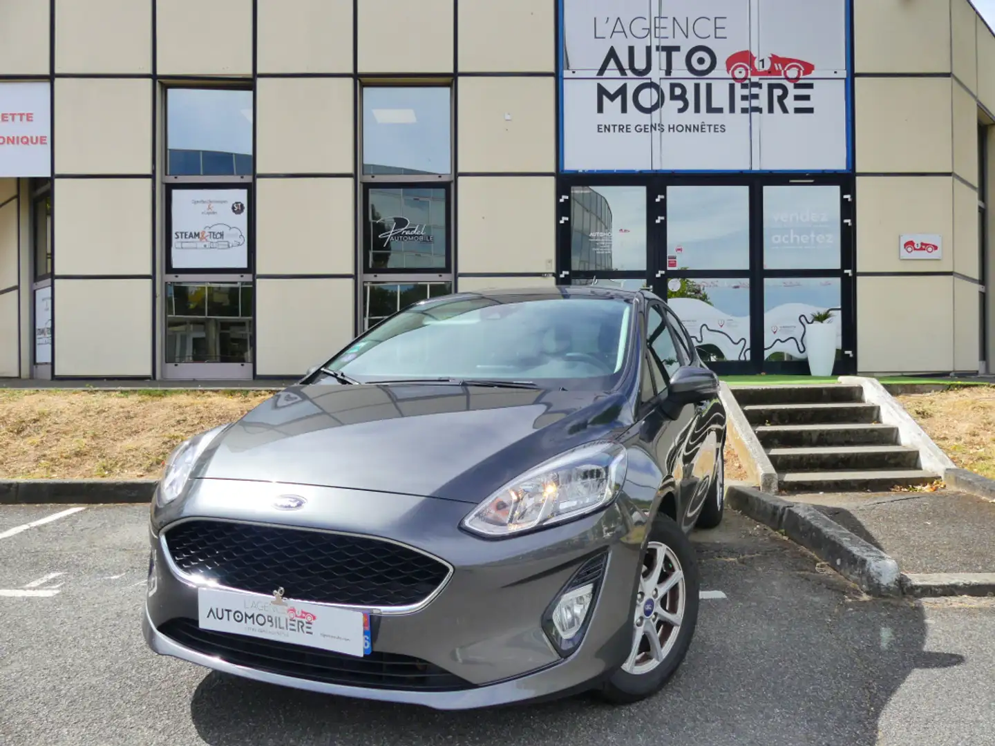 Ford Fiesta 1.0 Flexifuel 75 ch S&S BVM6 Cool & Connect Argent - 1