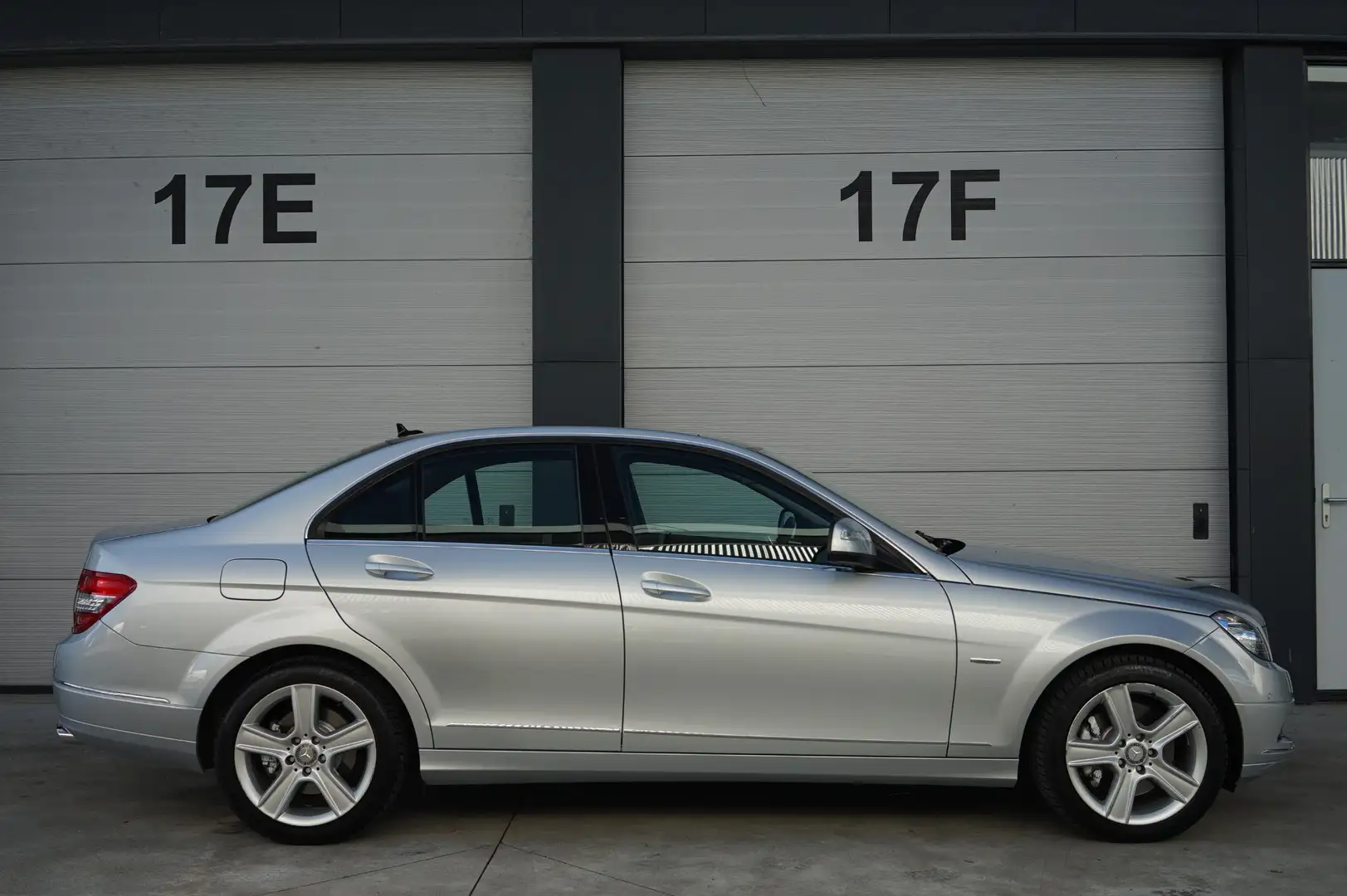 Mercedes-Benz C 350 Elegance 4-Matic Grijs - 2