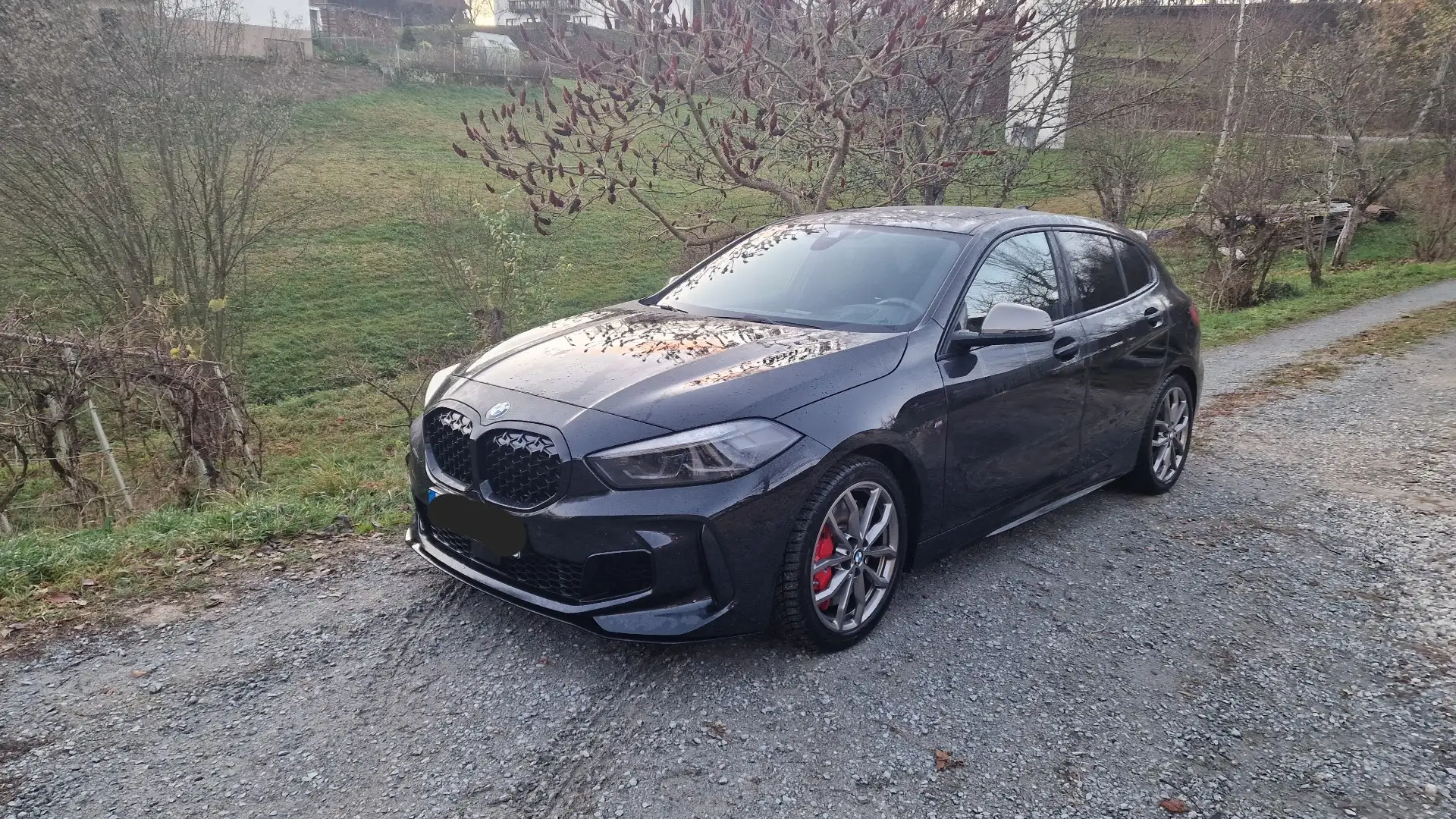 BMW 135 M135i xDrive Hatch Schwarz - 1