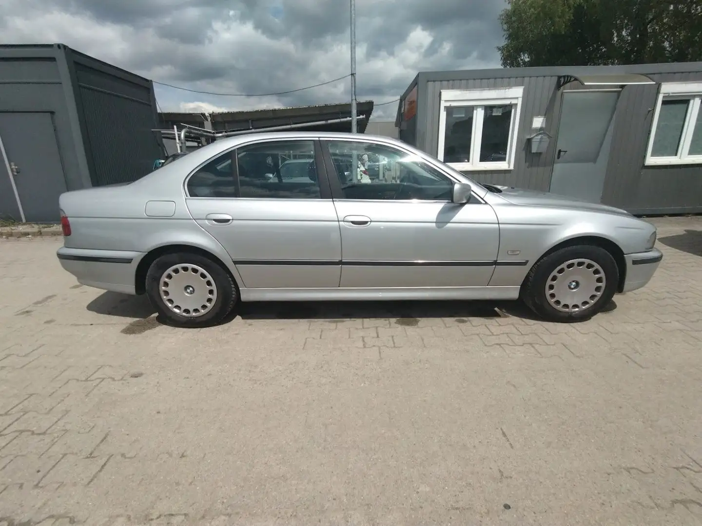 BMW 523 i M PAKET+NAVI+TEMPOMAT+El.MEMORYSITZ+PDC Plateado - 2