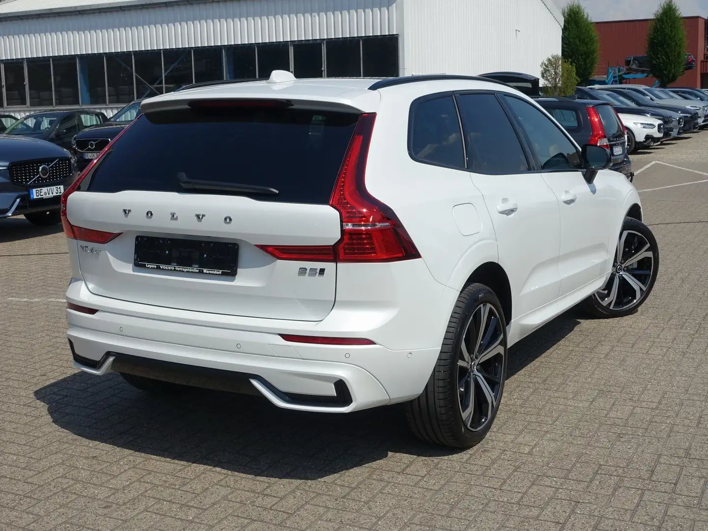 Volvo XC60 B5 AWD Plus Dark/360°Cam/Pano/Fronschhz. Weiß - 2