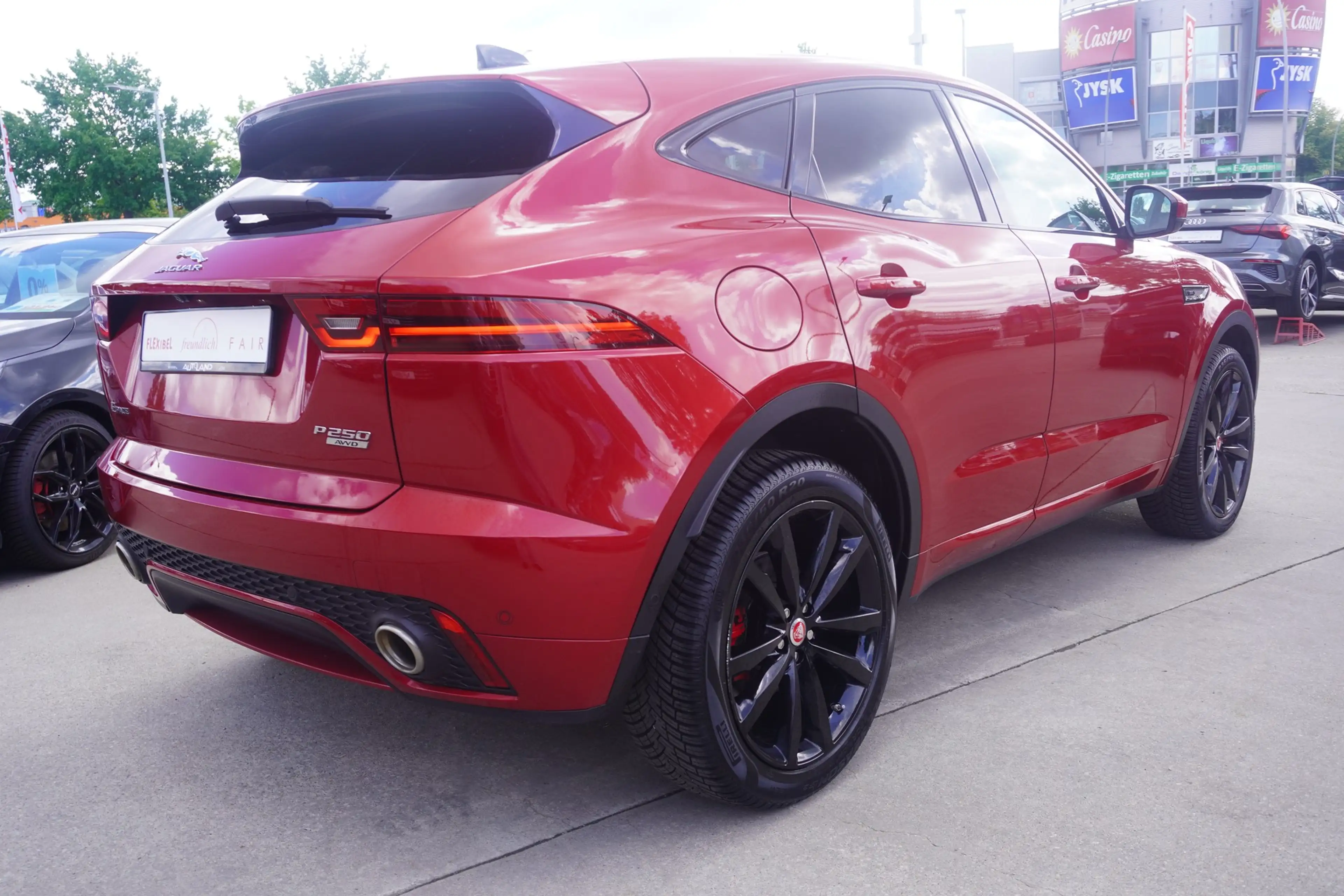 Jaguar E-Pace E-PACE 2.0 R-Dynamic SE AWD LED Navi Panorama — photo 4
