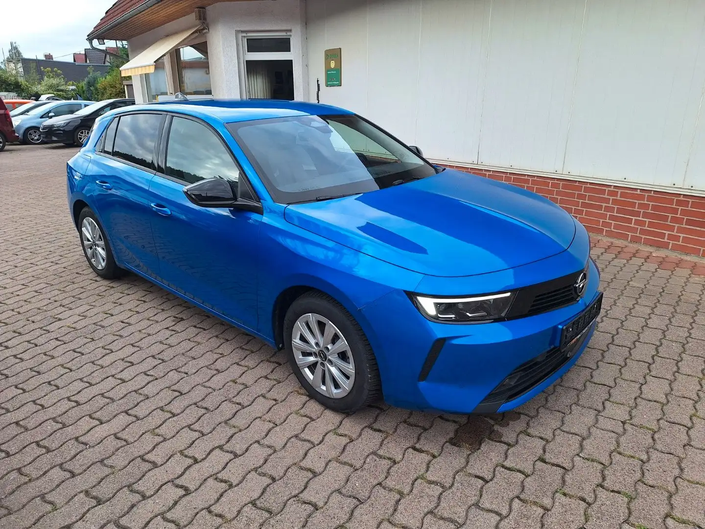 Opel Astra L Lim. 5-trg. Business Elegance Blau - 1
