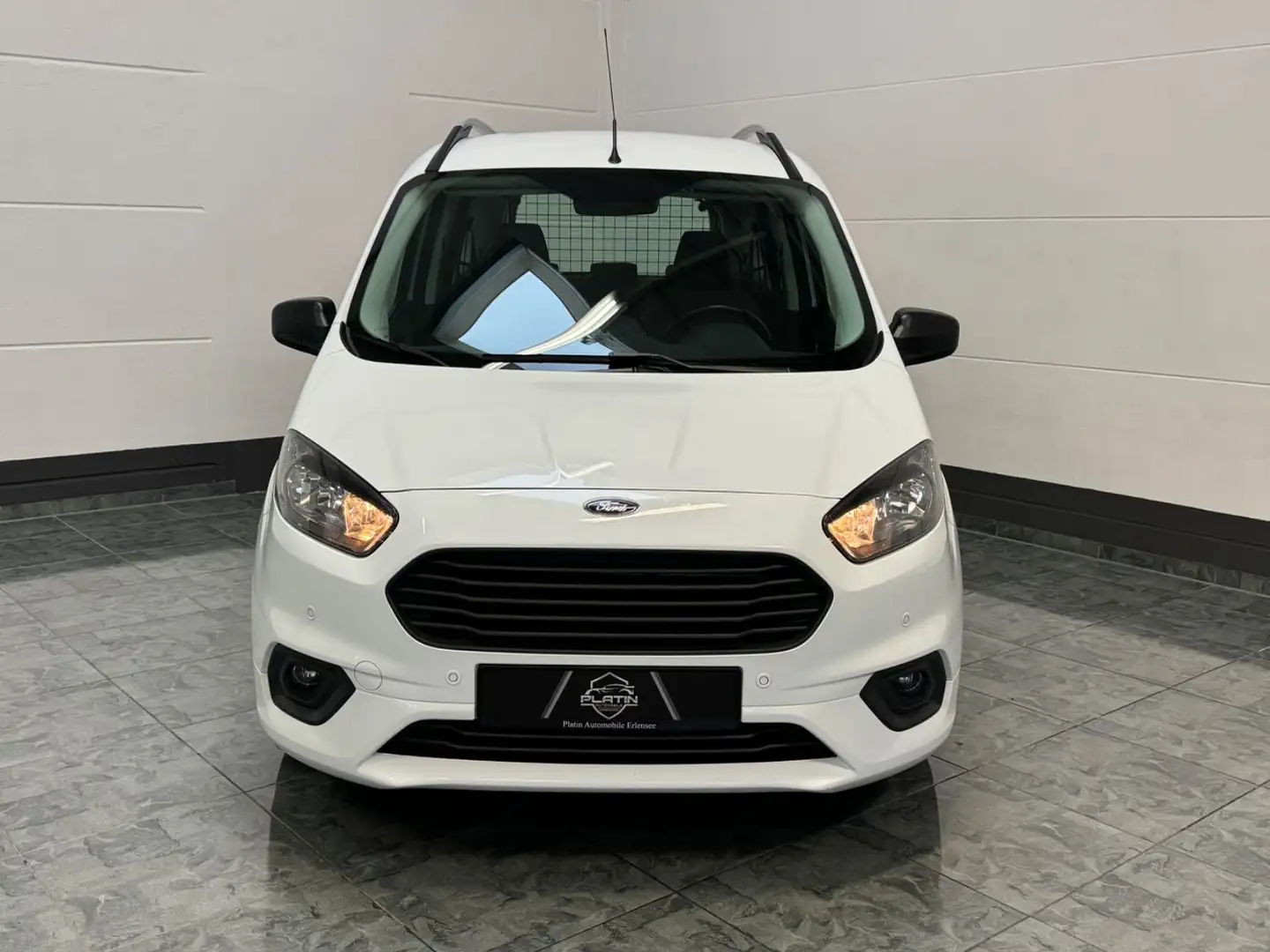 Ford Tourneo Courier Ambiente*1.hd*PDC*Navi*SZH Bílá - 2