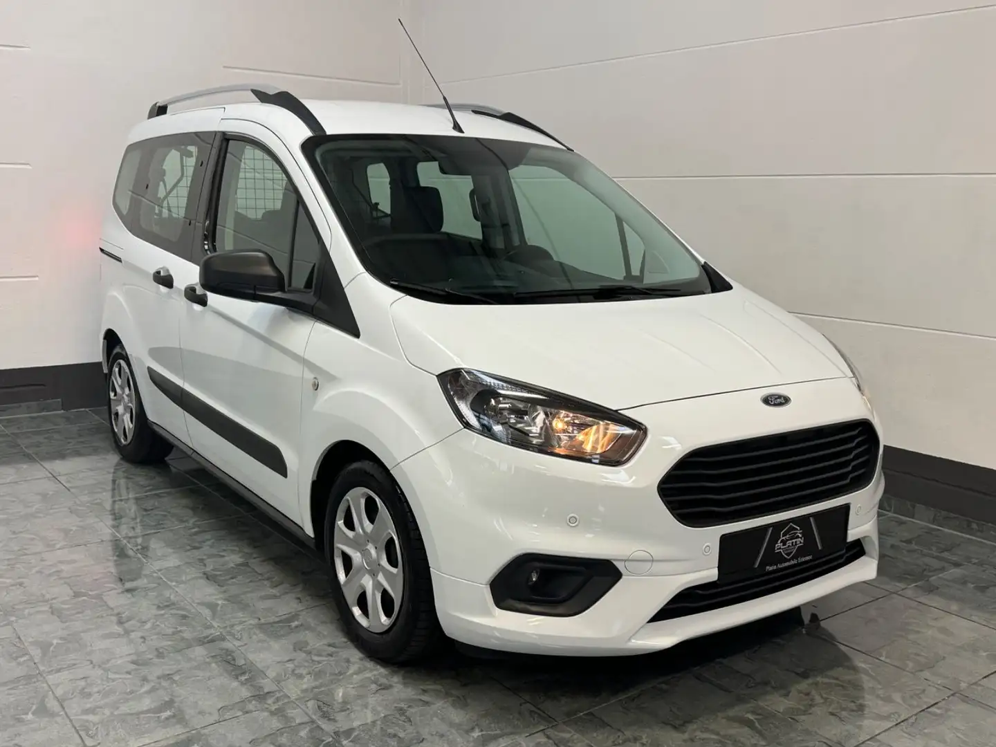 Ford Tourneo Courier Ambiente*1.hd*PDC*Navi*SZH Bílá - 1