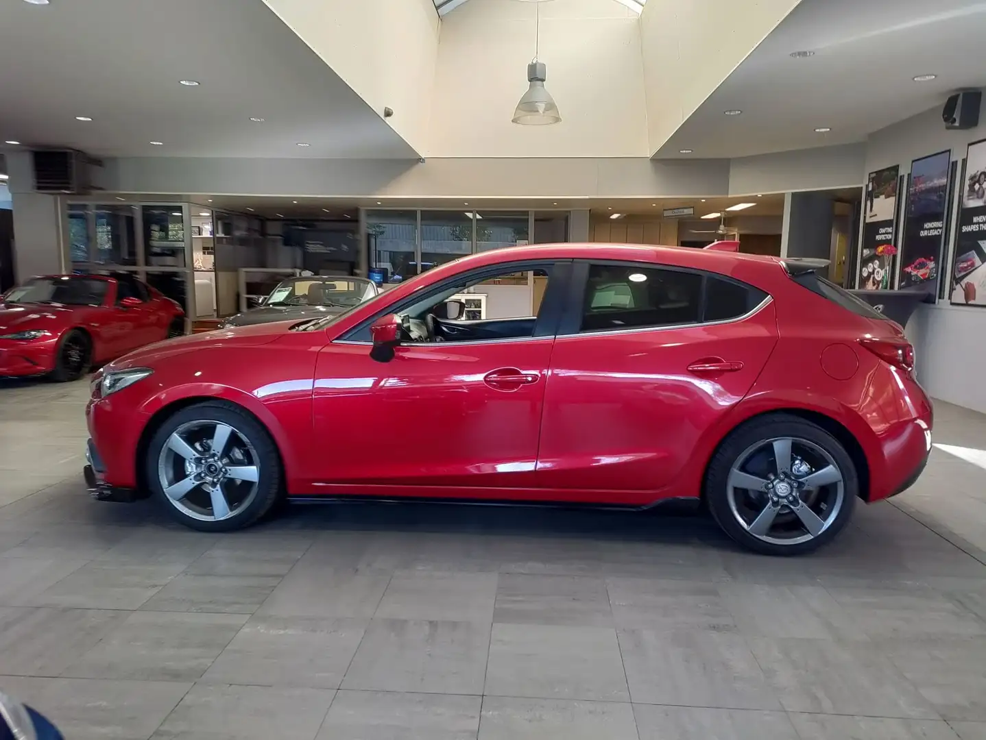 Mazda 3 1.5 SKYACTIV-G Sense Edition + Aero pack Rot - 2