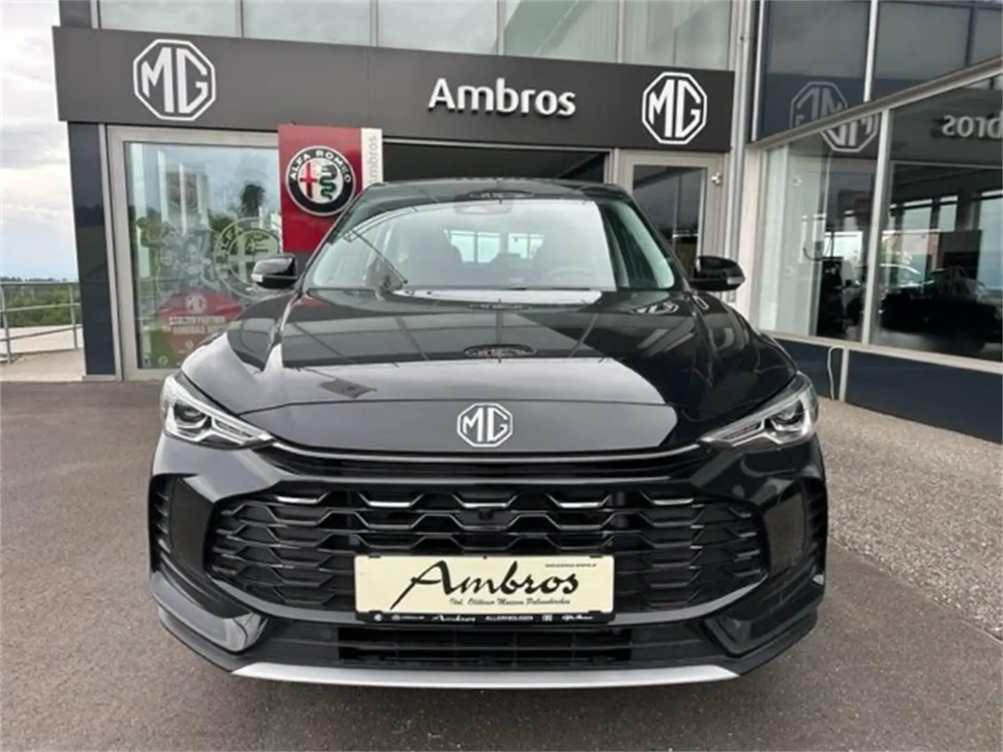 MG ZS + 1,5 MT Standard Schwarz - 2