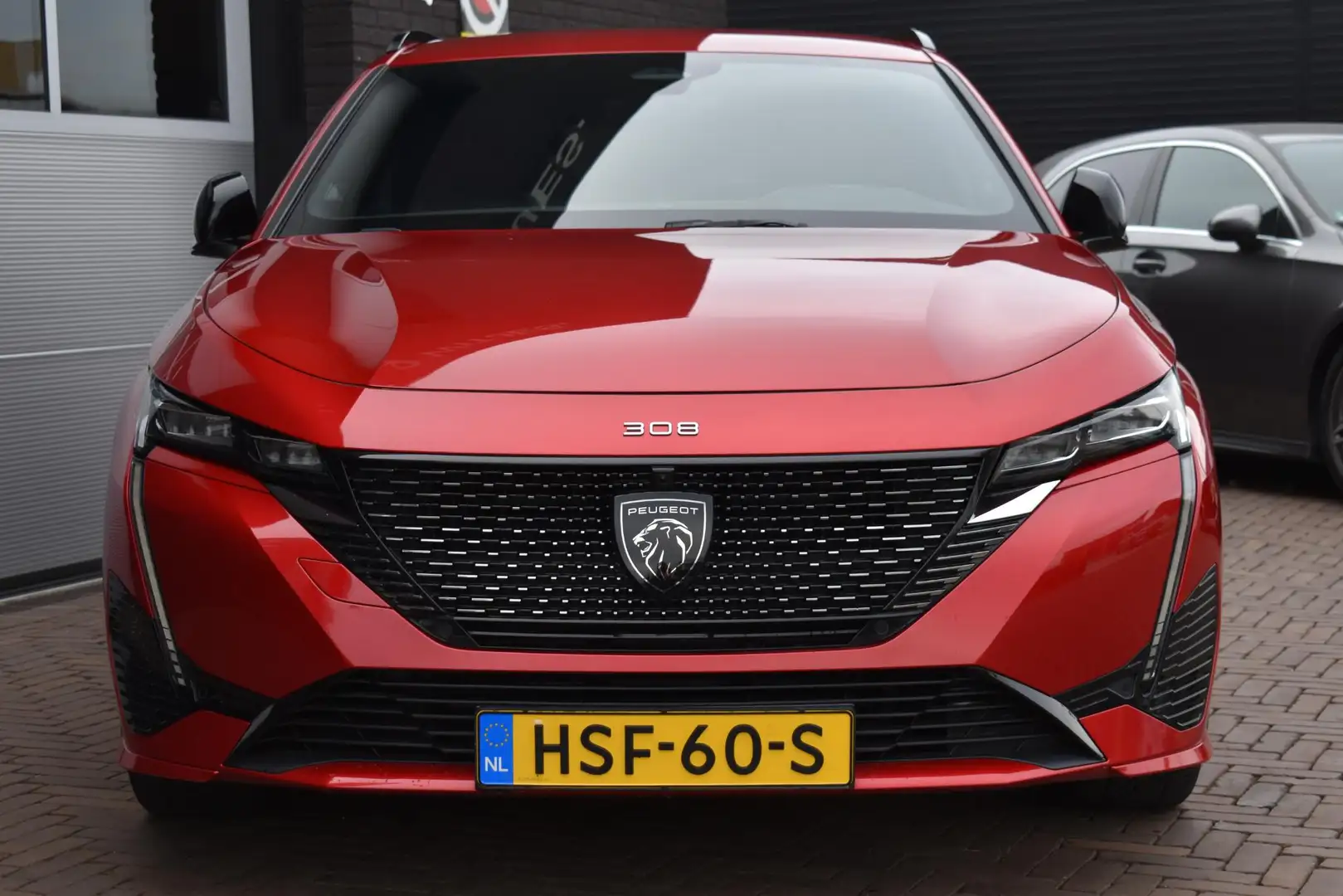Peugeot 308 SW 1.2 130PK Aut. PureTech GT | Navi | Stoelverw. Rood - 2