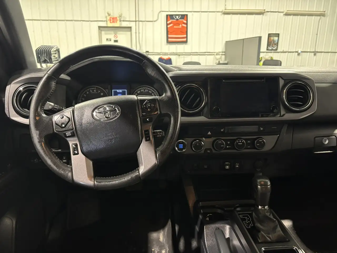 Toyota Tacoma снимка Toyota Tacoma