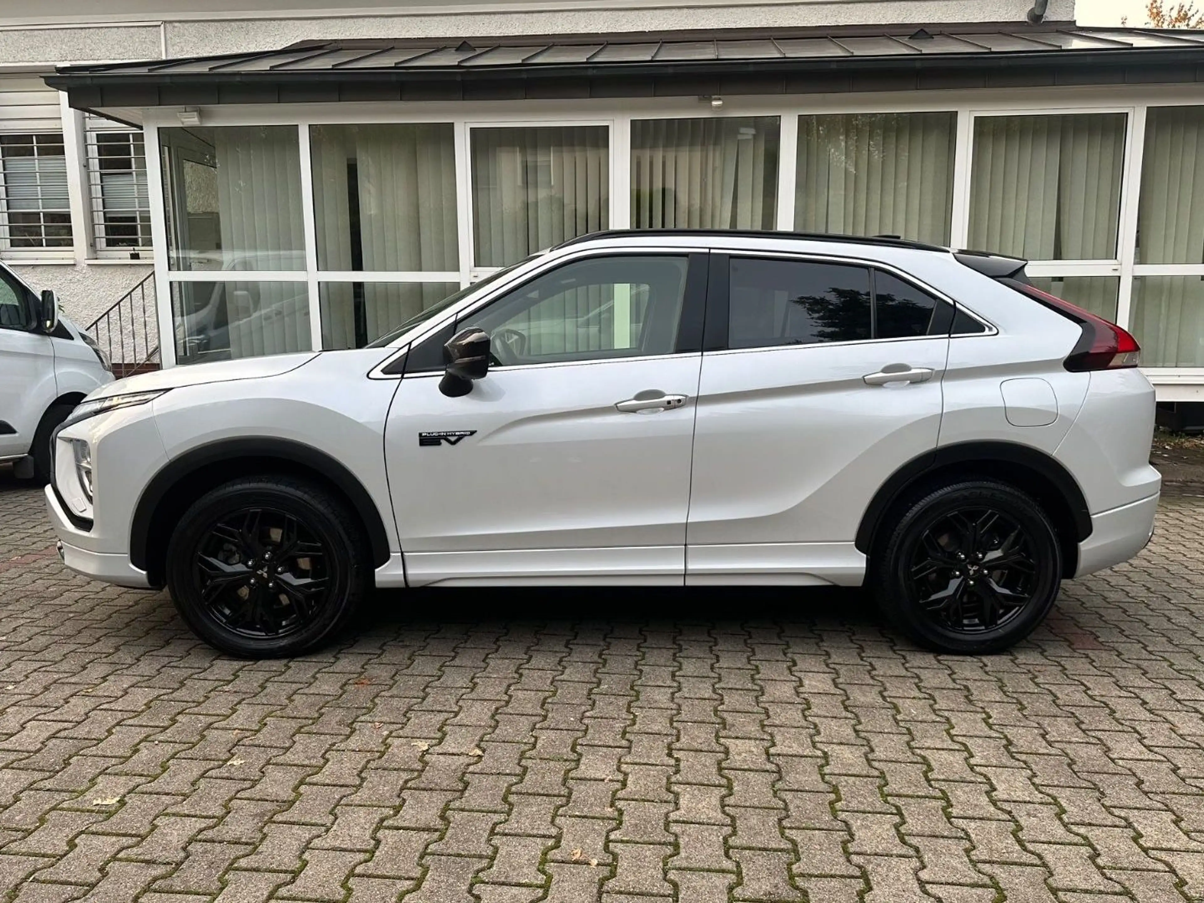 Mitsubishi Eclipse Cross /Plus Select Black Hybrid 4WD — photo 5