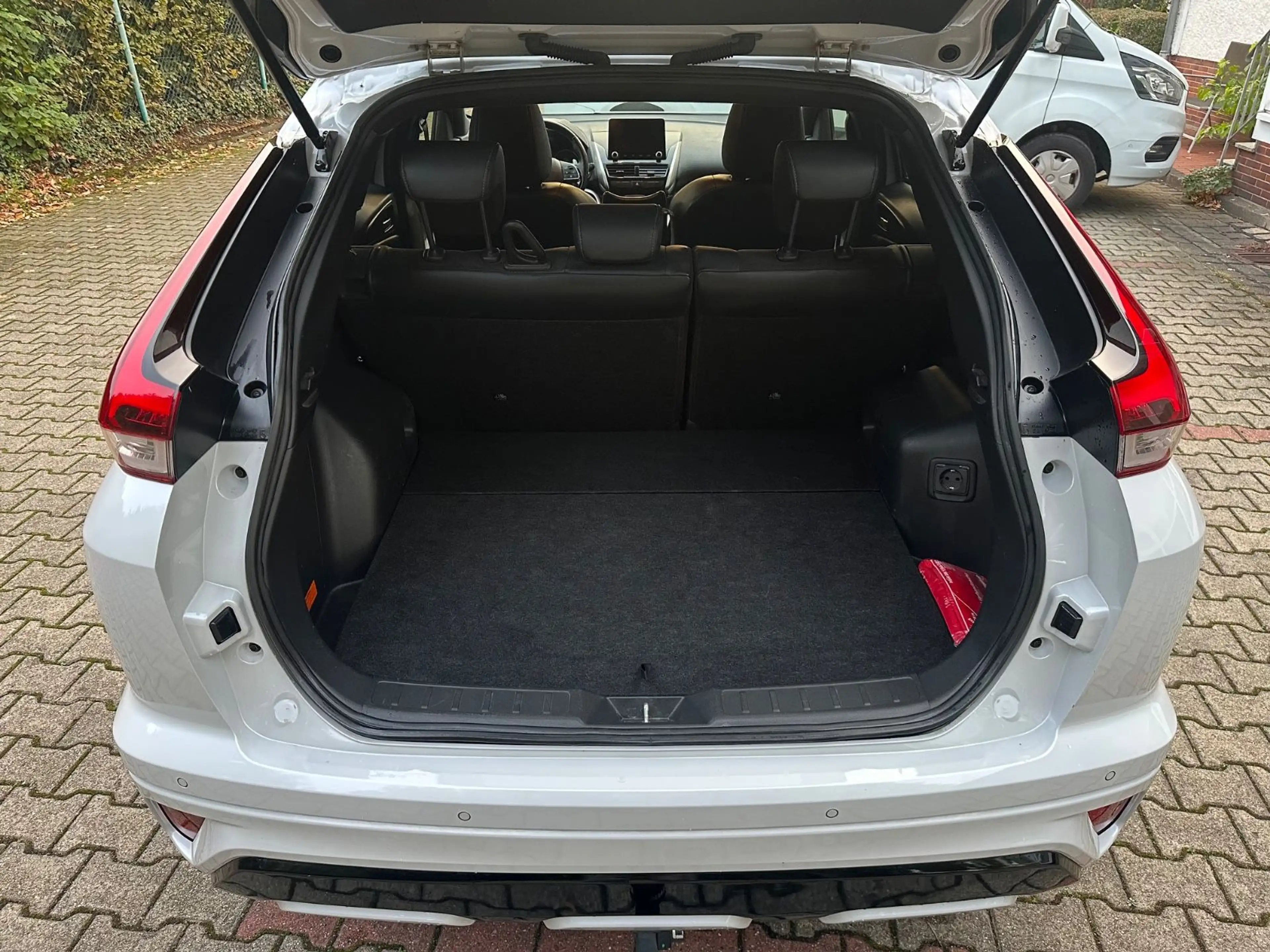 Mitsubishi Eclipse Cross /Plus Select Black Hybrid 4WD — photo 13