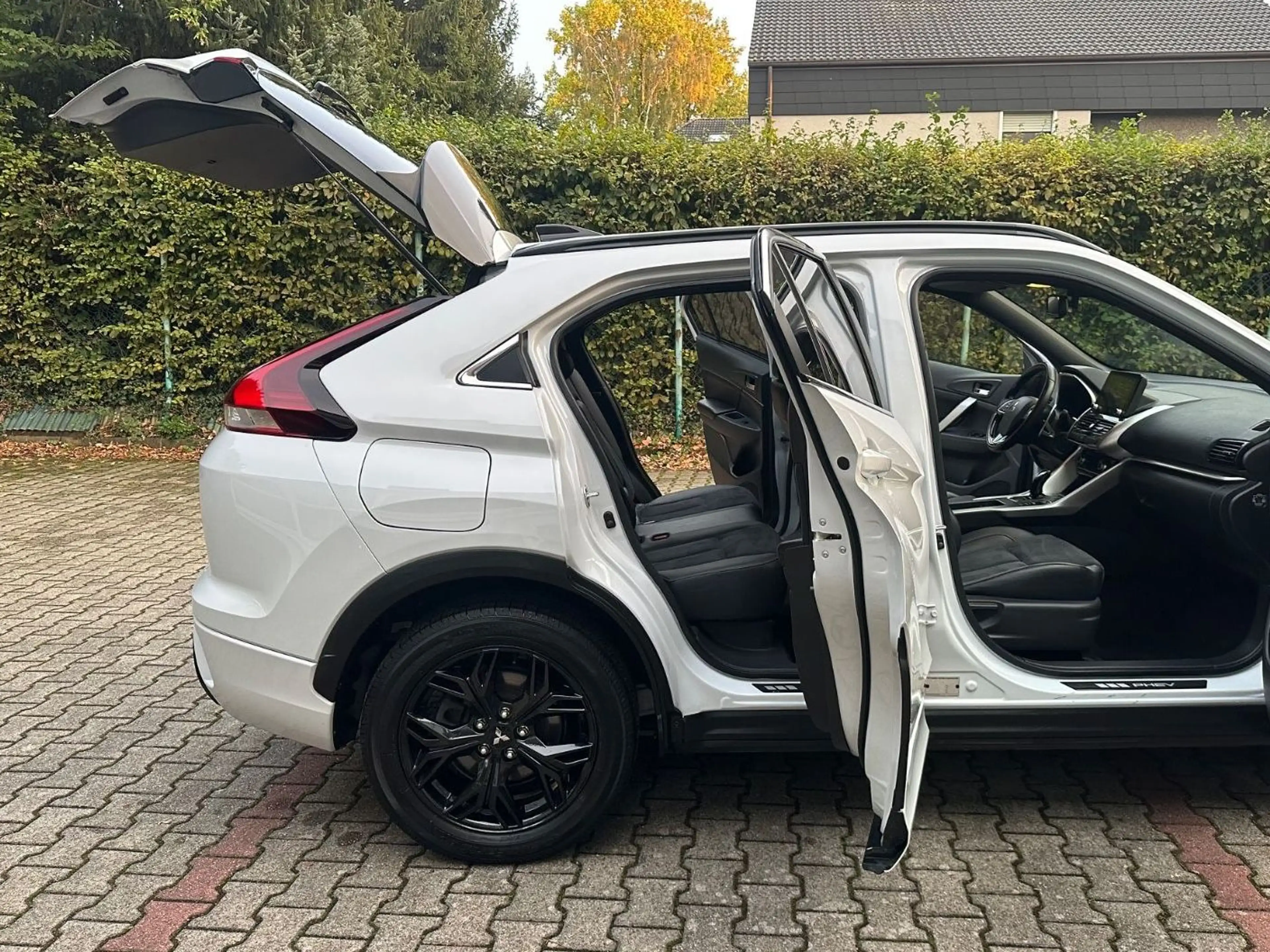 Mitsubishi Eclipse Cross /Plus Select Black Hybrid 4WD — photo 15