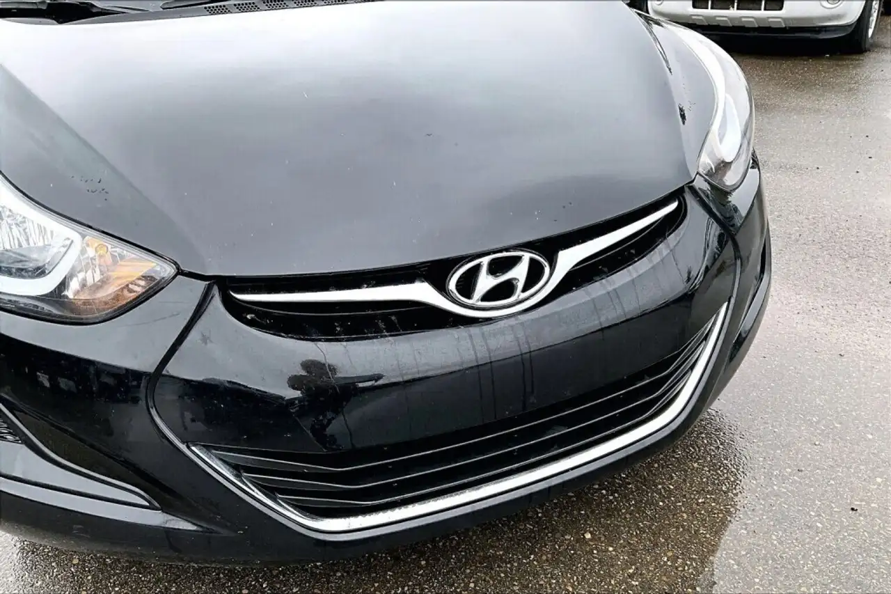 Hyundai ELANTRA photo Hyundai ELANTRA