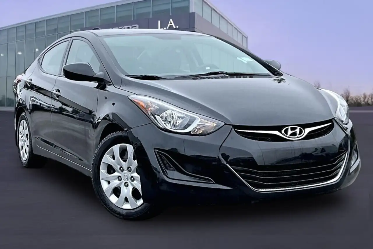 Hyundai ELANTRA photo Hyundai ELANTRA