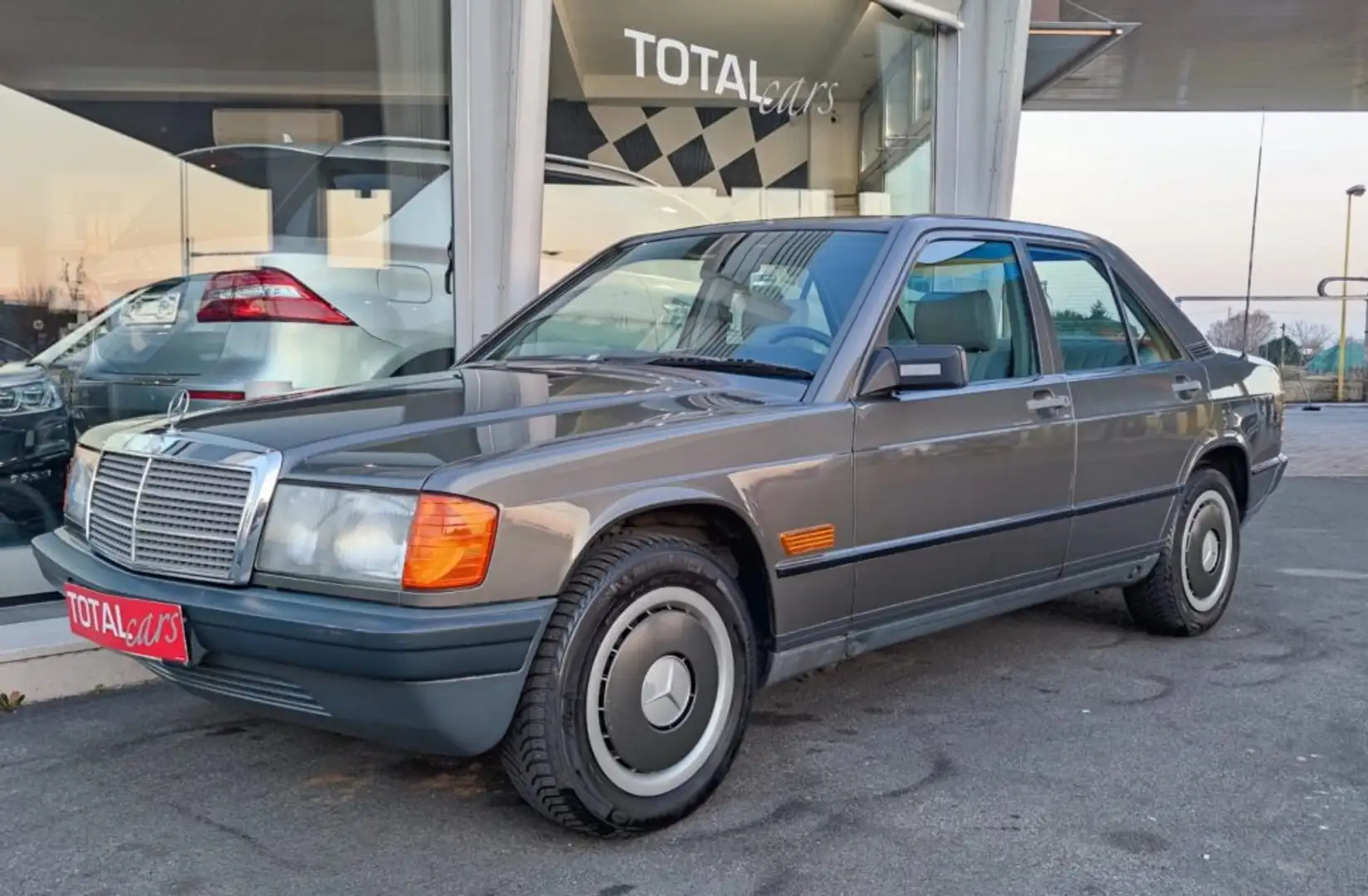 Mercedes-Benz 190 2.0 E, DOCUMENTI ORIGINALI, UNICO PROPRIETARIO Grigio - 1