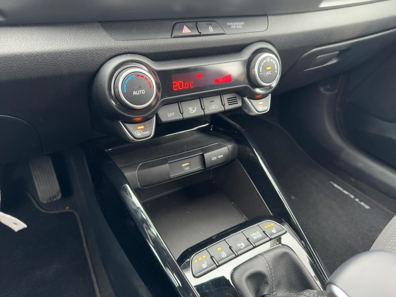 Kia Stonic 1.0 DCT Vision — photo 14