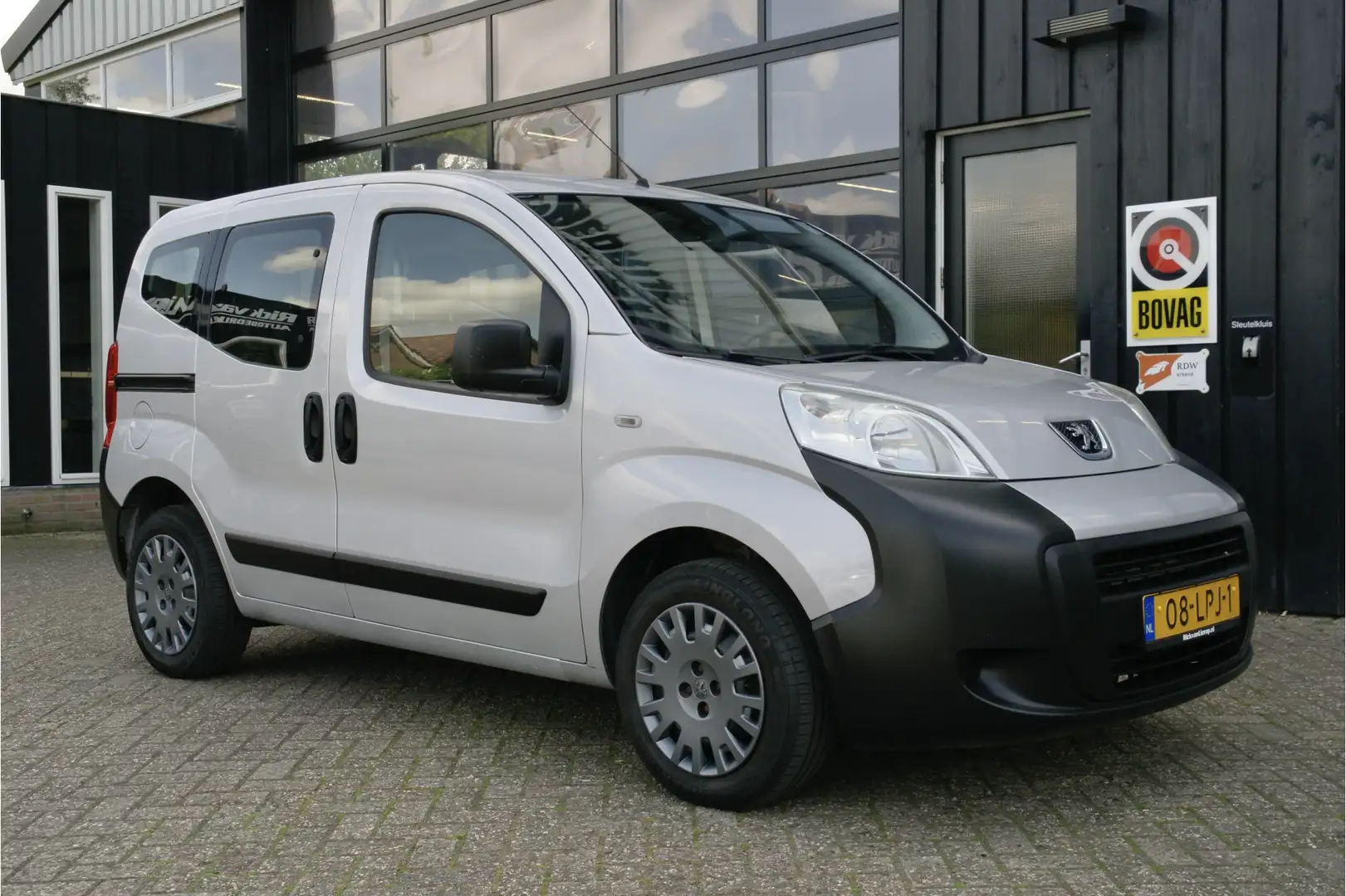 Peugeot Bipper Tepee 1.4i | NL-Auto | 5-zitplaatsen | Trekhaak Grijs - 1