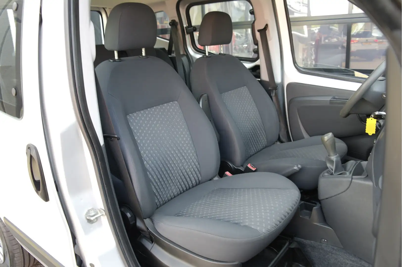 Peugeot Bipper Tepee 1.4i | NL-Auto | 5-zitplaatsen | Trekhaak Grijs - 2
