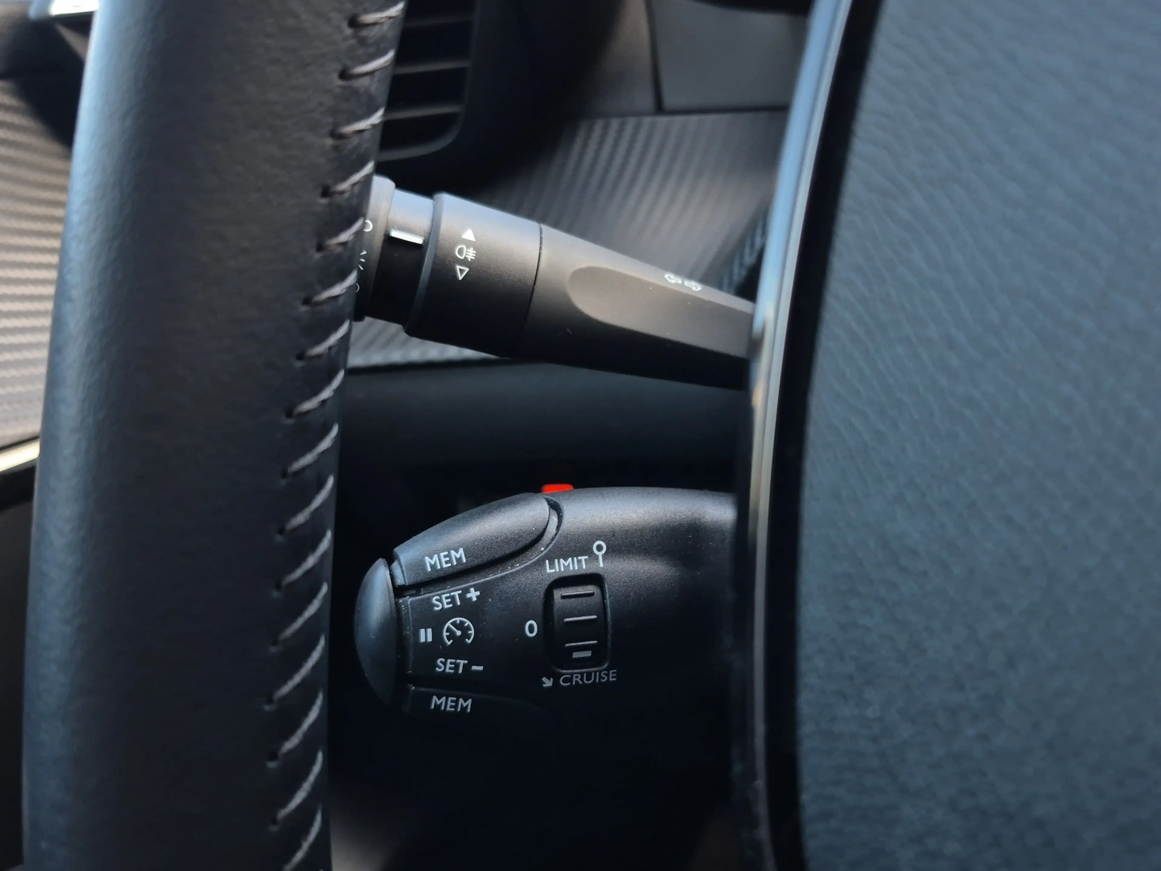 Peugeot e-208 EV Allure Pack 50 kWh 91,2% SOH | 3 Fase | Camera — photo 15
