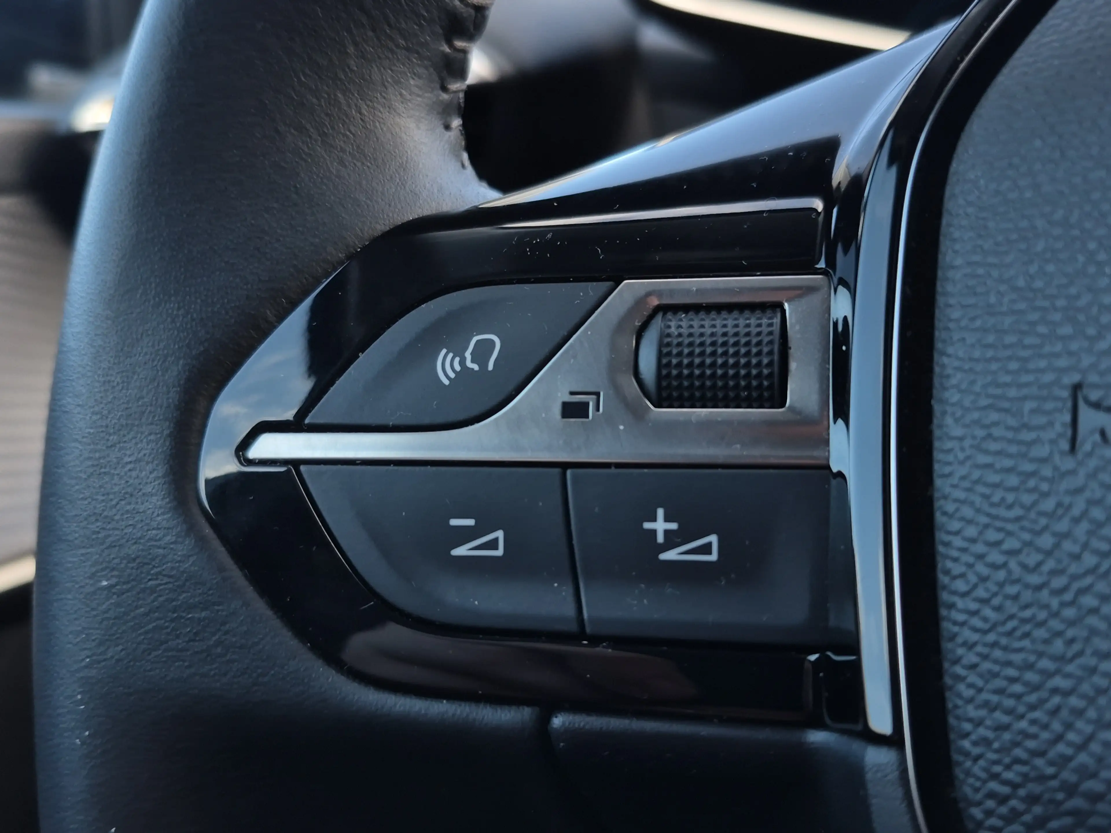 Peugeot e-208 EV Allure Pack 50 kWh 91,2% SOH | 3 Fase | Camera — photo 14
