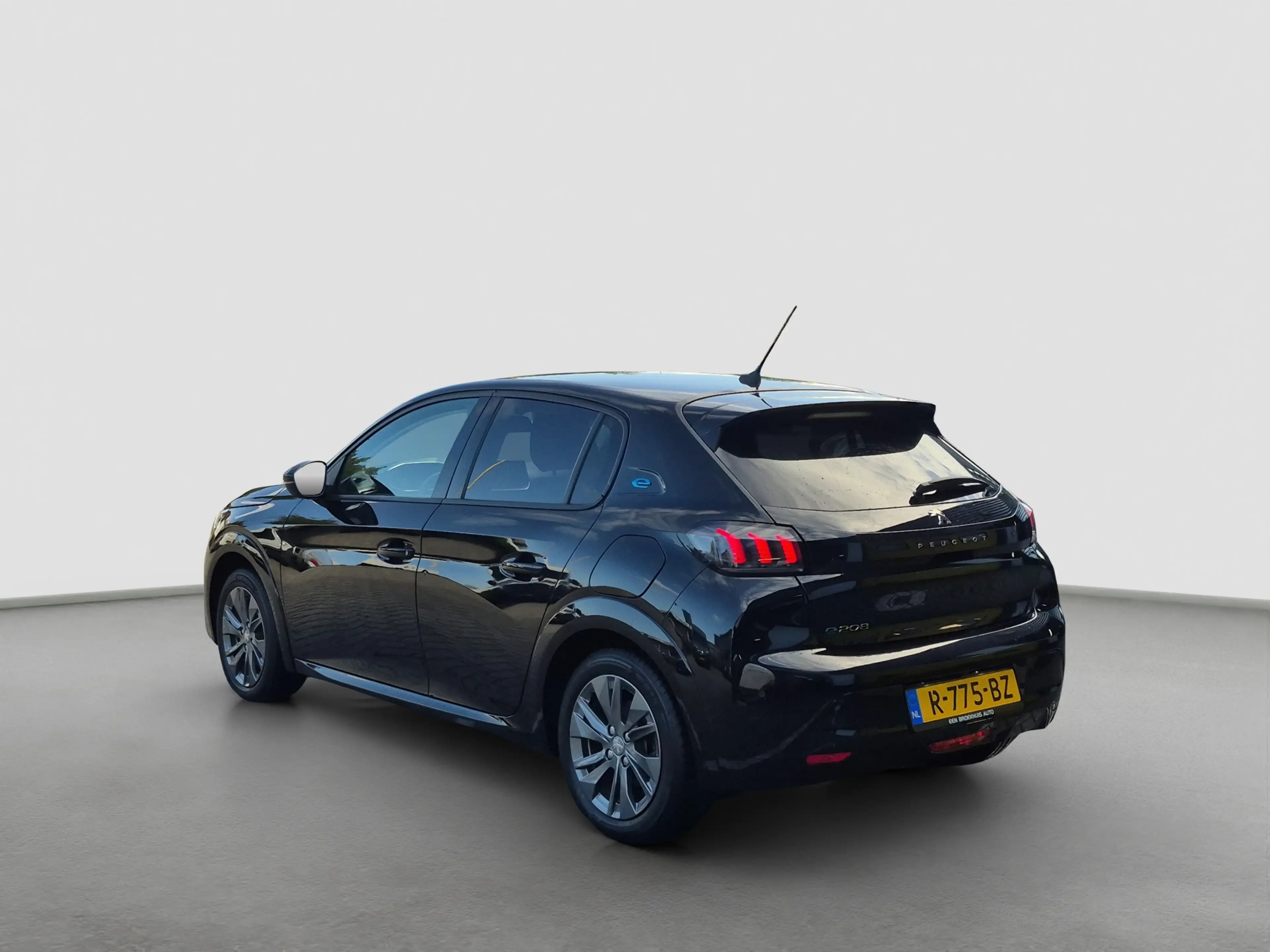 Peugeot e-208 EV Allure Pack 50 kWh 91,2% SOH | 3 Fase | Camera — photo 7