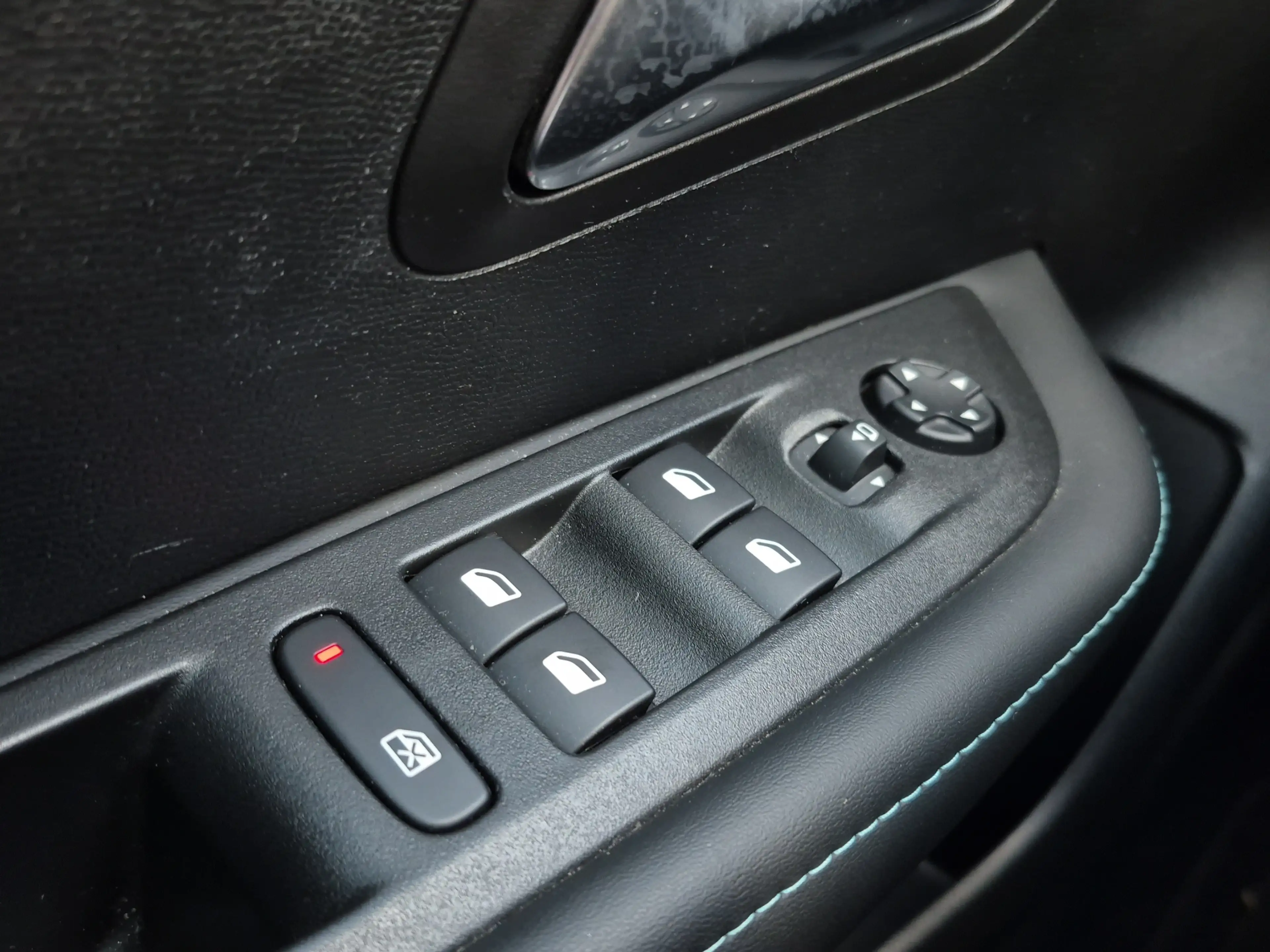 Peugeot e-208 EV Allure Pack 50 kWh 91,2% SOH | 3 Fase | Camera — photo 29