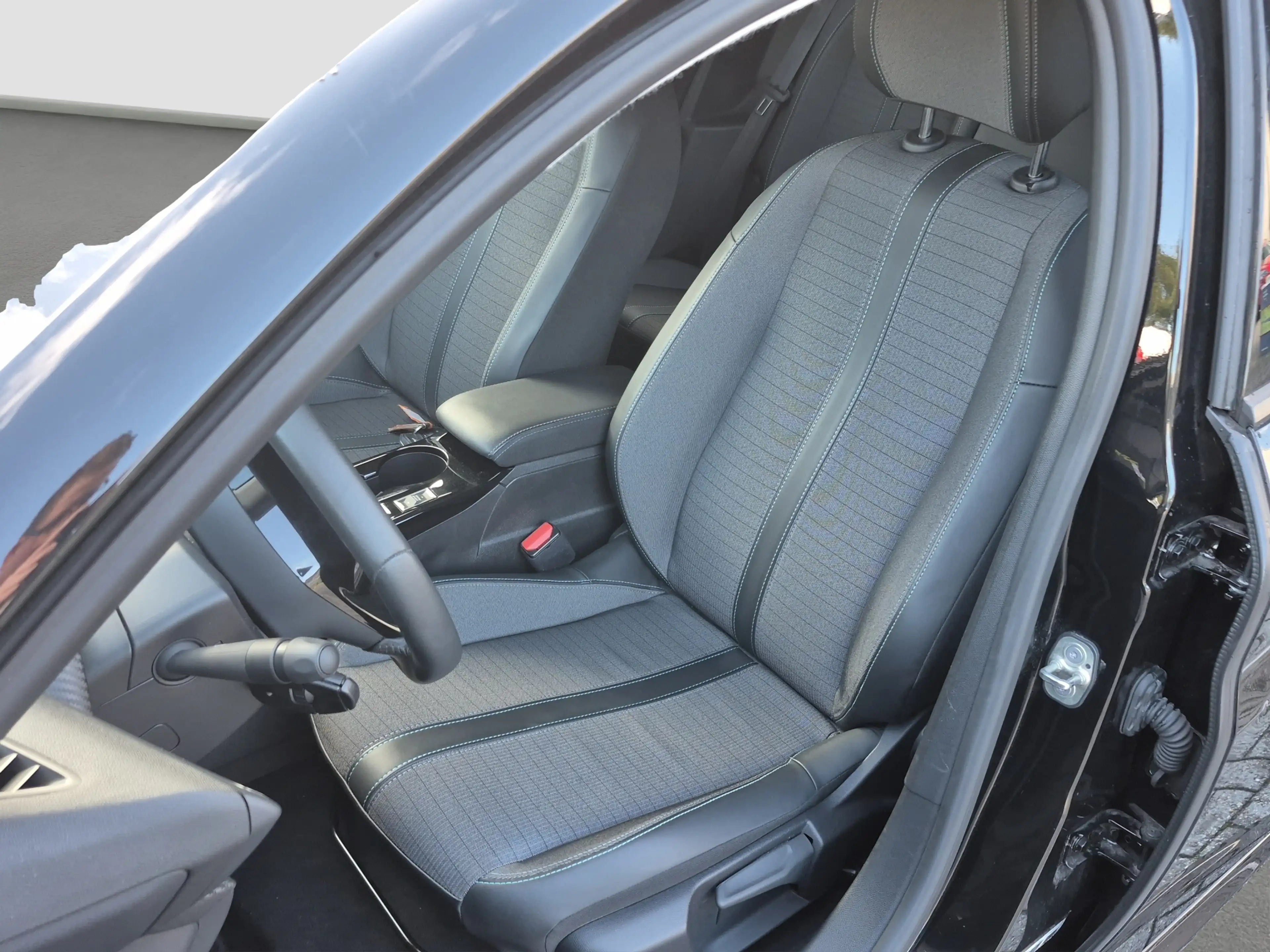 Peugeot e-208 EV Allure Pack 50 kWh 91,2% SOH | 3 Fase | Camera — photo 28