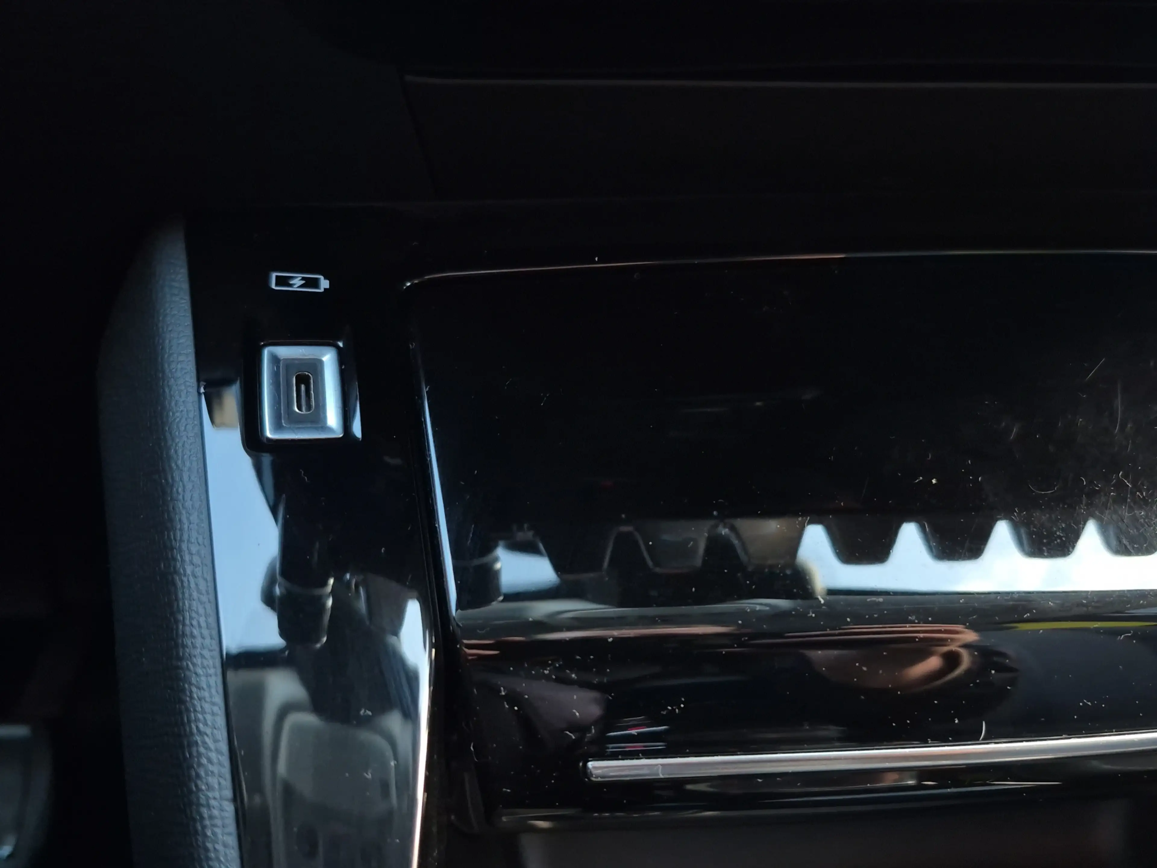 Peugeot e-208 EV Allure Pack 50 kWh 91,2% SOH | 3 Fase | Camera — photo 19