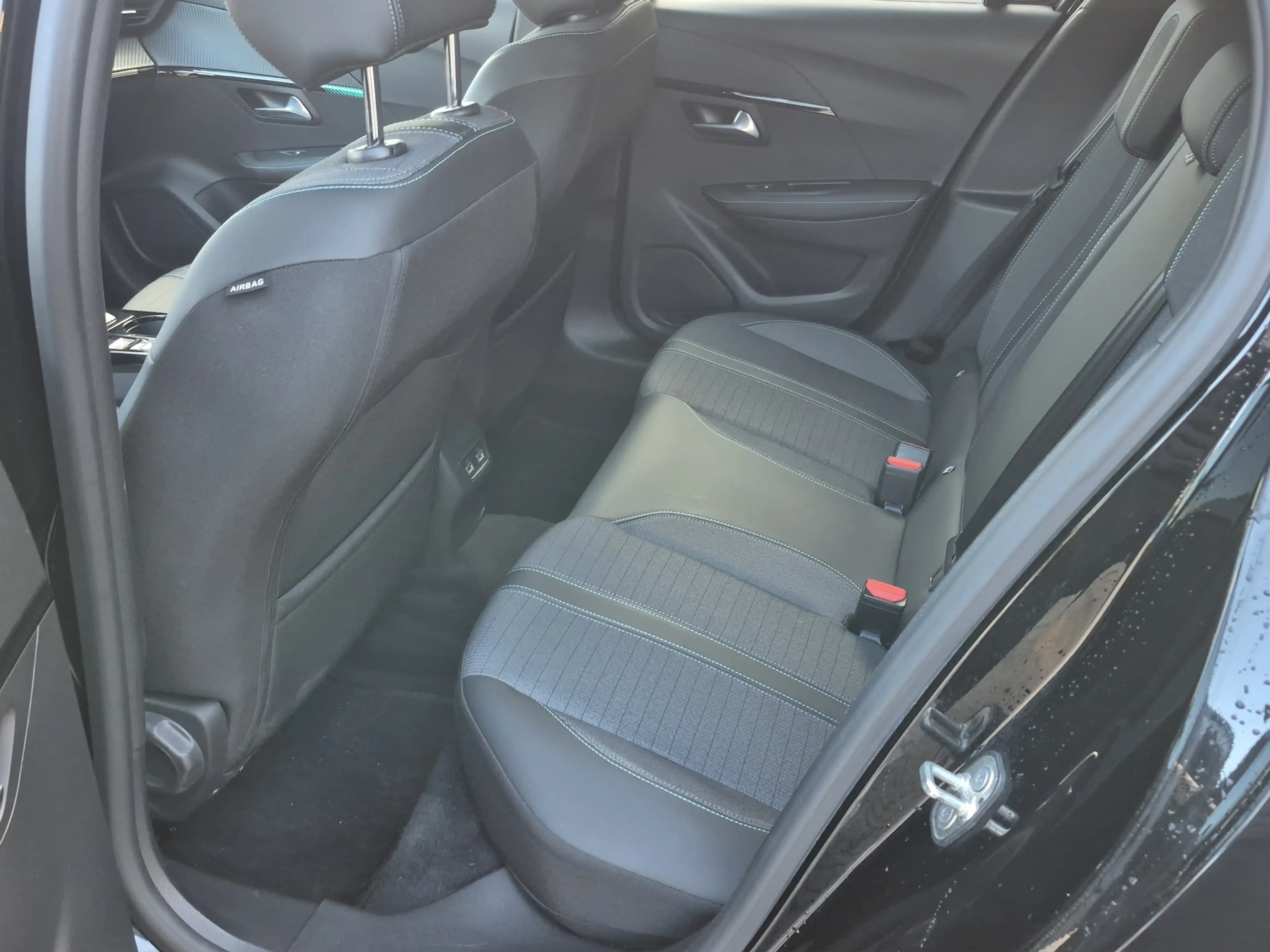 Peugeot e-208 EV Allure Pack 50 kWh 91,2% SOH | 3 Fase | Camera — photo 31