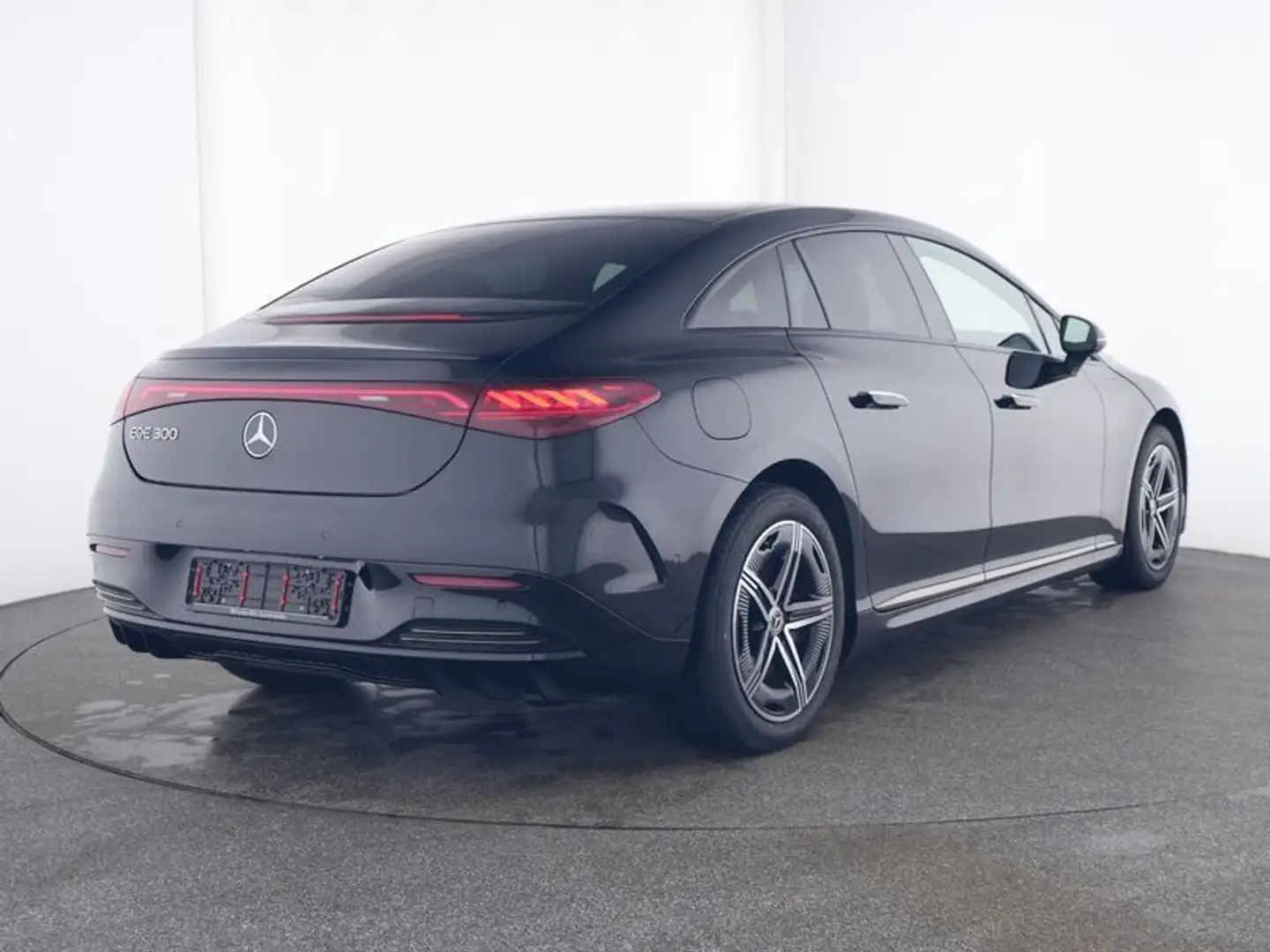Mercedes-Benz EQE 300 AMG LED AHK Kamera el.Sitze Distro Schwarz - 2