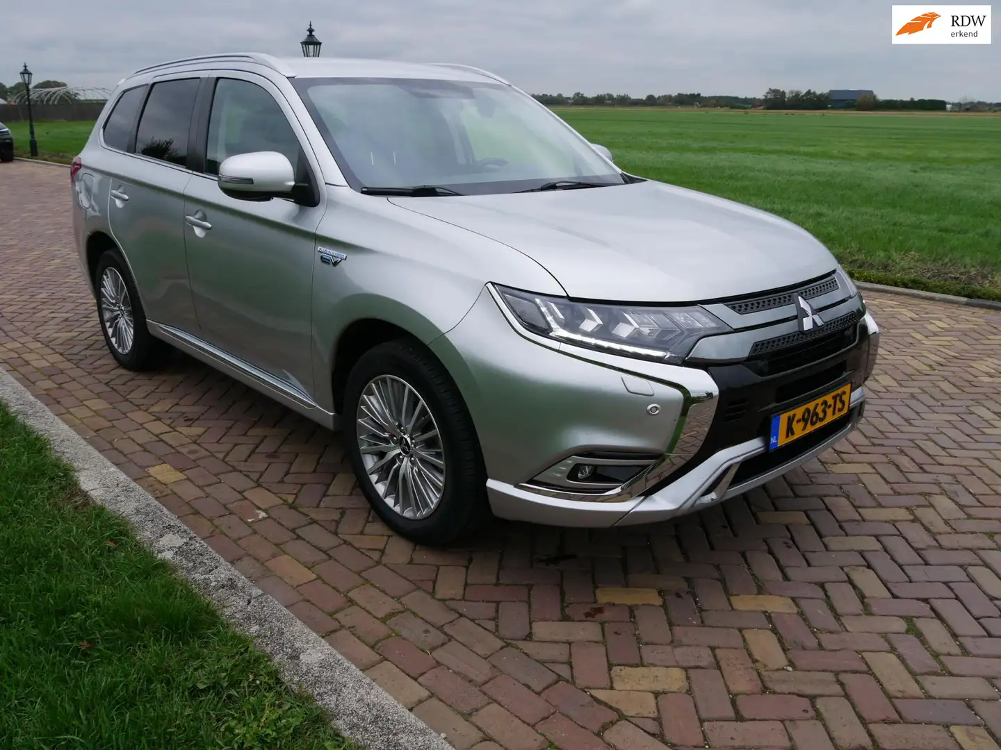 Mitsubishi Outlander 2.4 PHEV Intense AC CAMERA ** 12999 NETTO ** Gris - 1