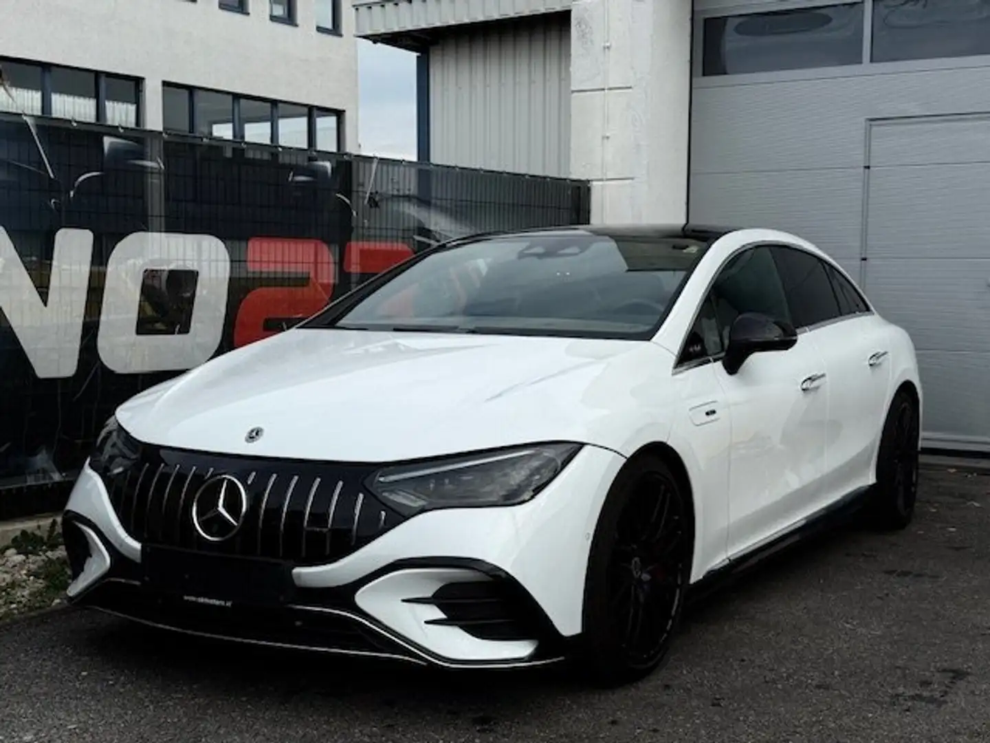 Mercedes-Benz EQE 43 EQE 43AMG 4matic 90,6kWh Aut. Weiß - 1