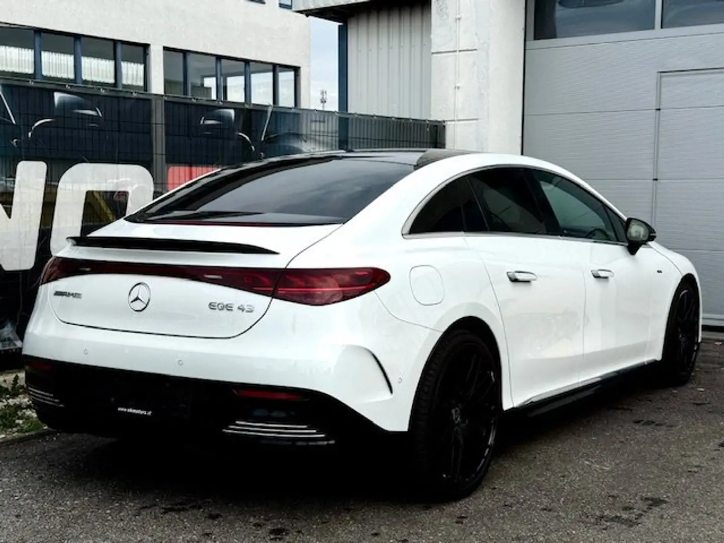 Mercedes-Benz EQE 43 EQE 43AMG 4matic 90,6kWh Aut. Weiß - 2