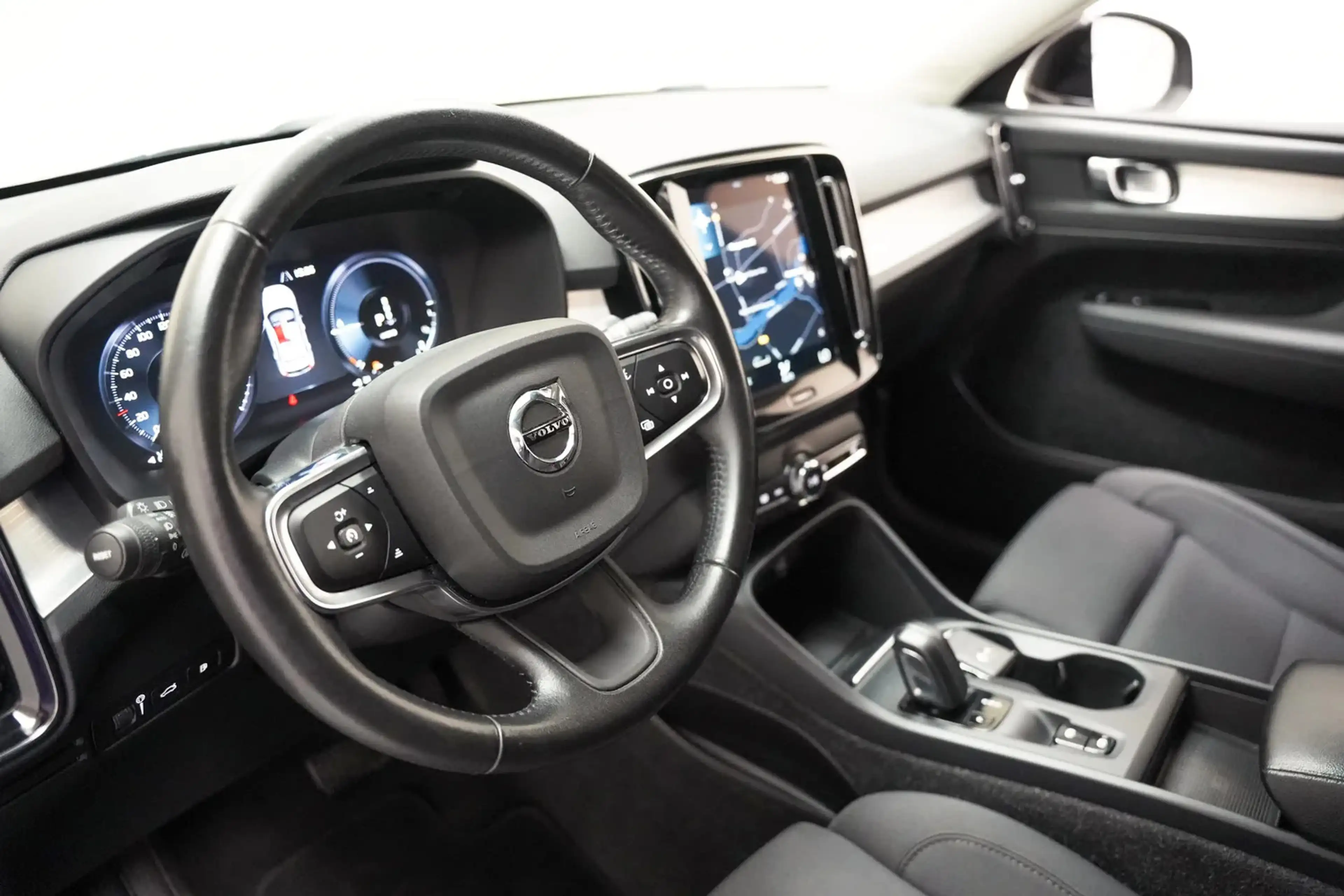 Volvo XC40 1.5 T5 Plug-in hybrid Plus Bright Aut. [ Adapt.cru — photo 4