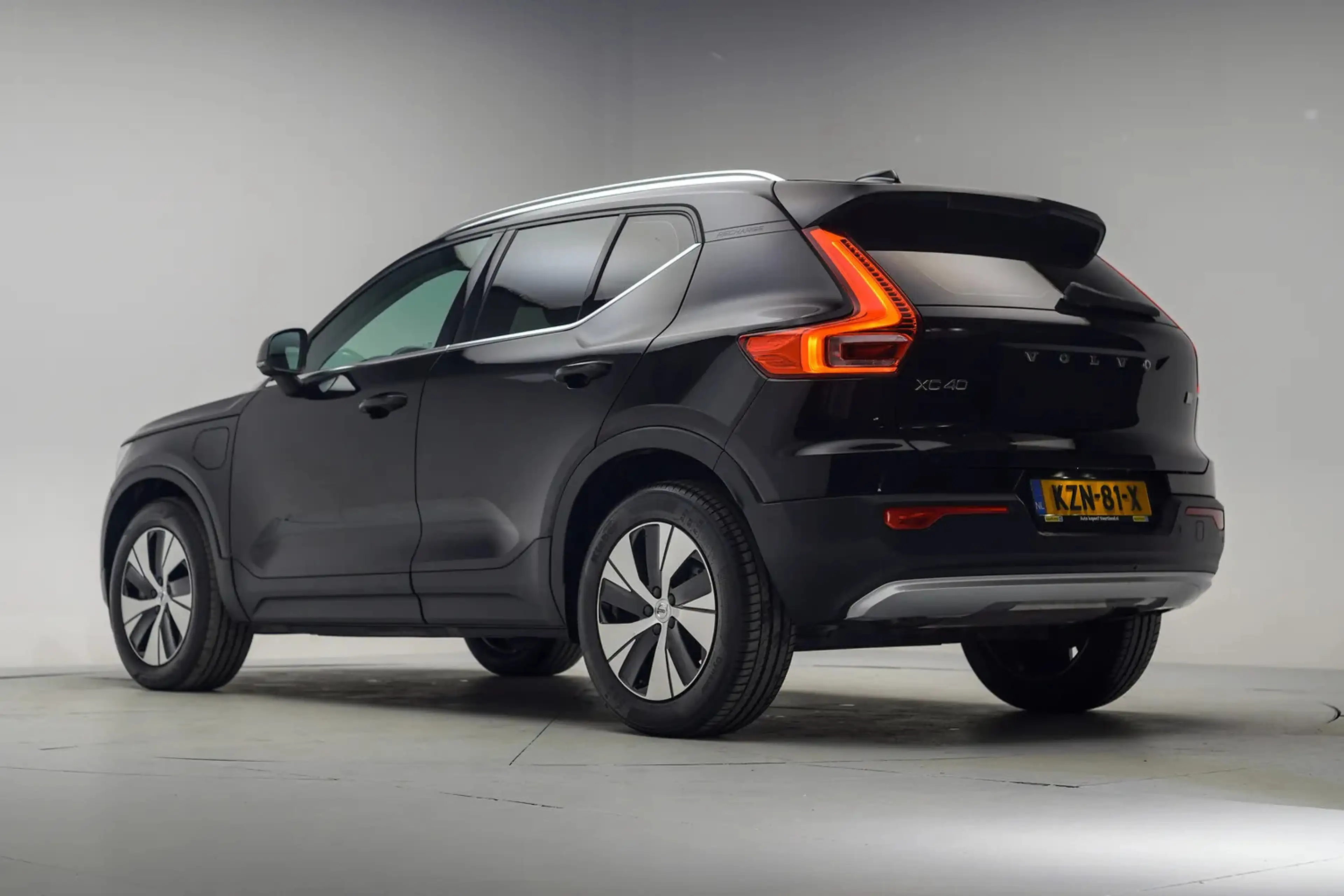 Volvo XC40 1.5 T5 Plug-in hybrid Plus Bright Aut. [ Adapt.cru — photo 3