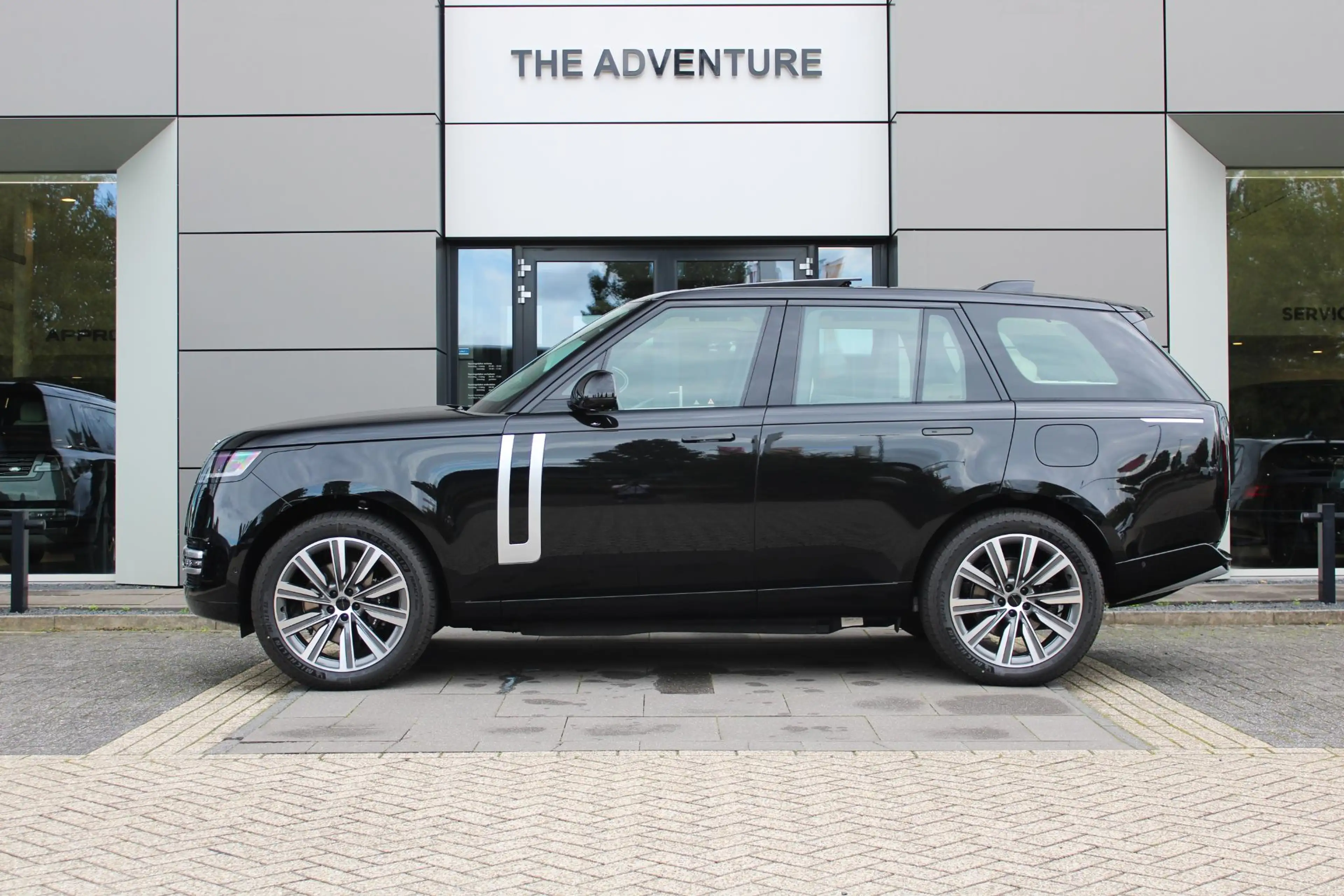 Land Rover Range Rover P460e SWB Autobiography | Perlino | Towing Pack | — photo 9