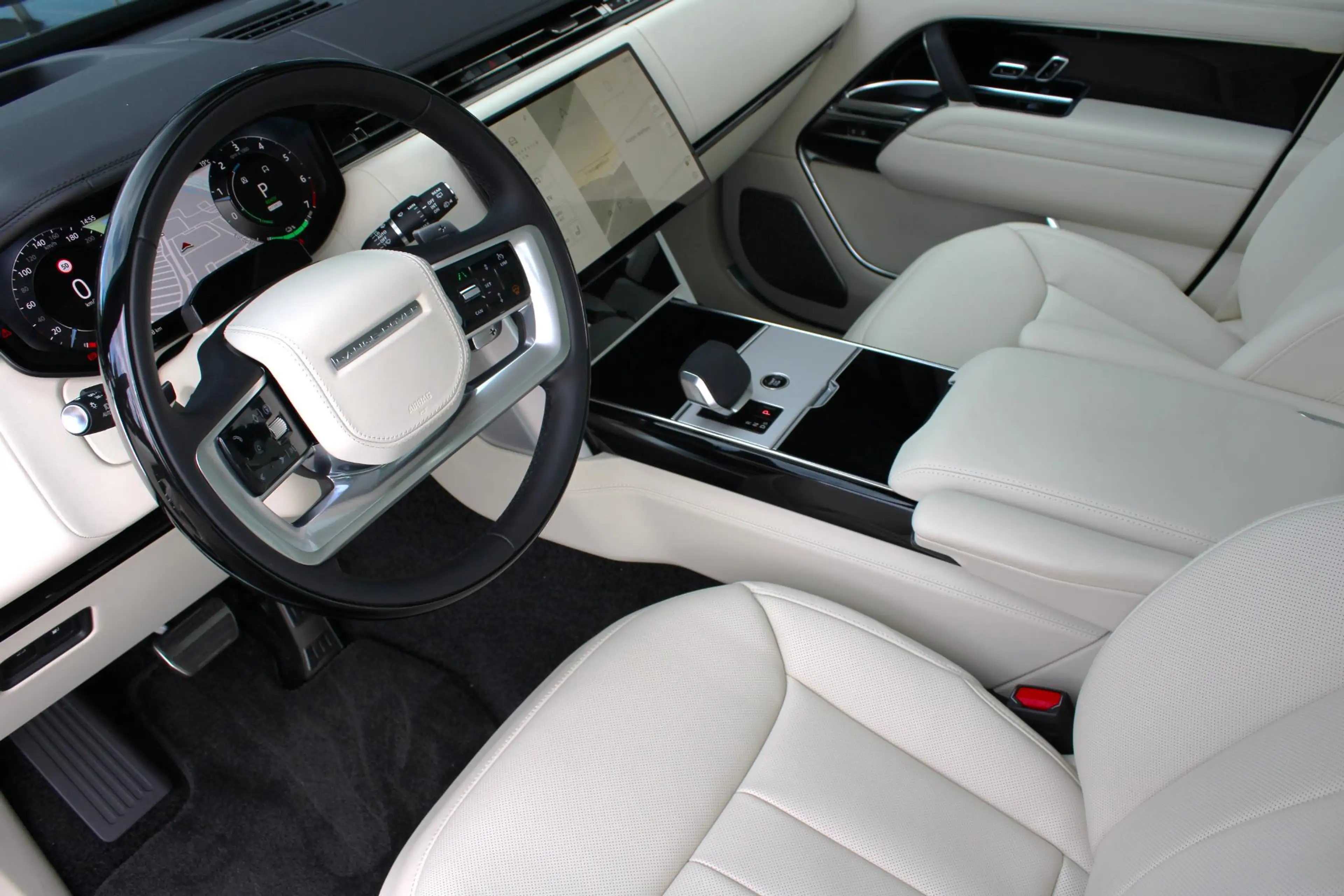 Land Rover Range Rover P460e SWB Autobiography | Perlino | Towing Pack | — photo 4