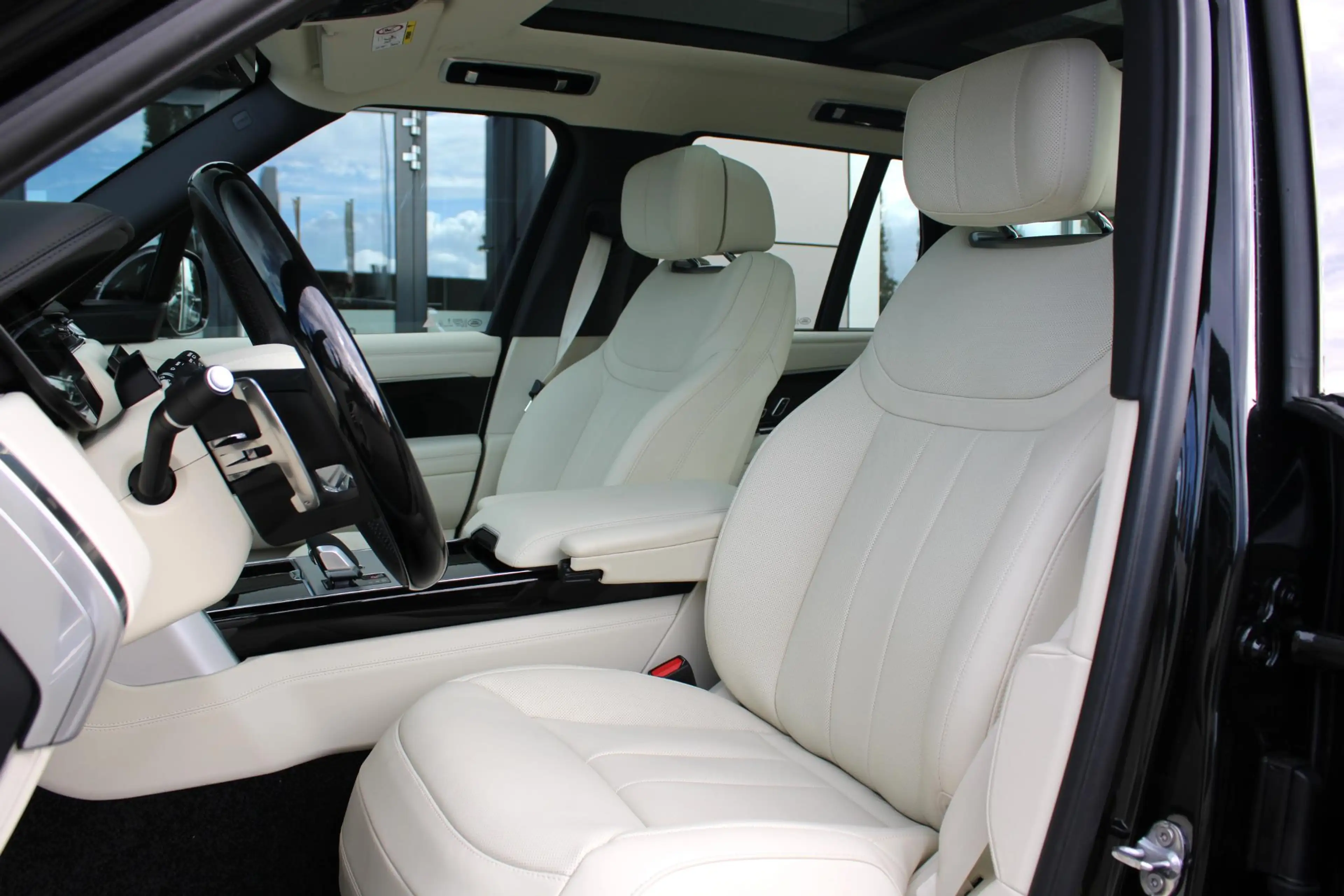 Land Rover Range Rover P460e SWB Autobiography | Perlino | Towing Pack | — photo 5
