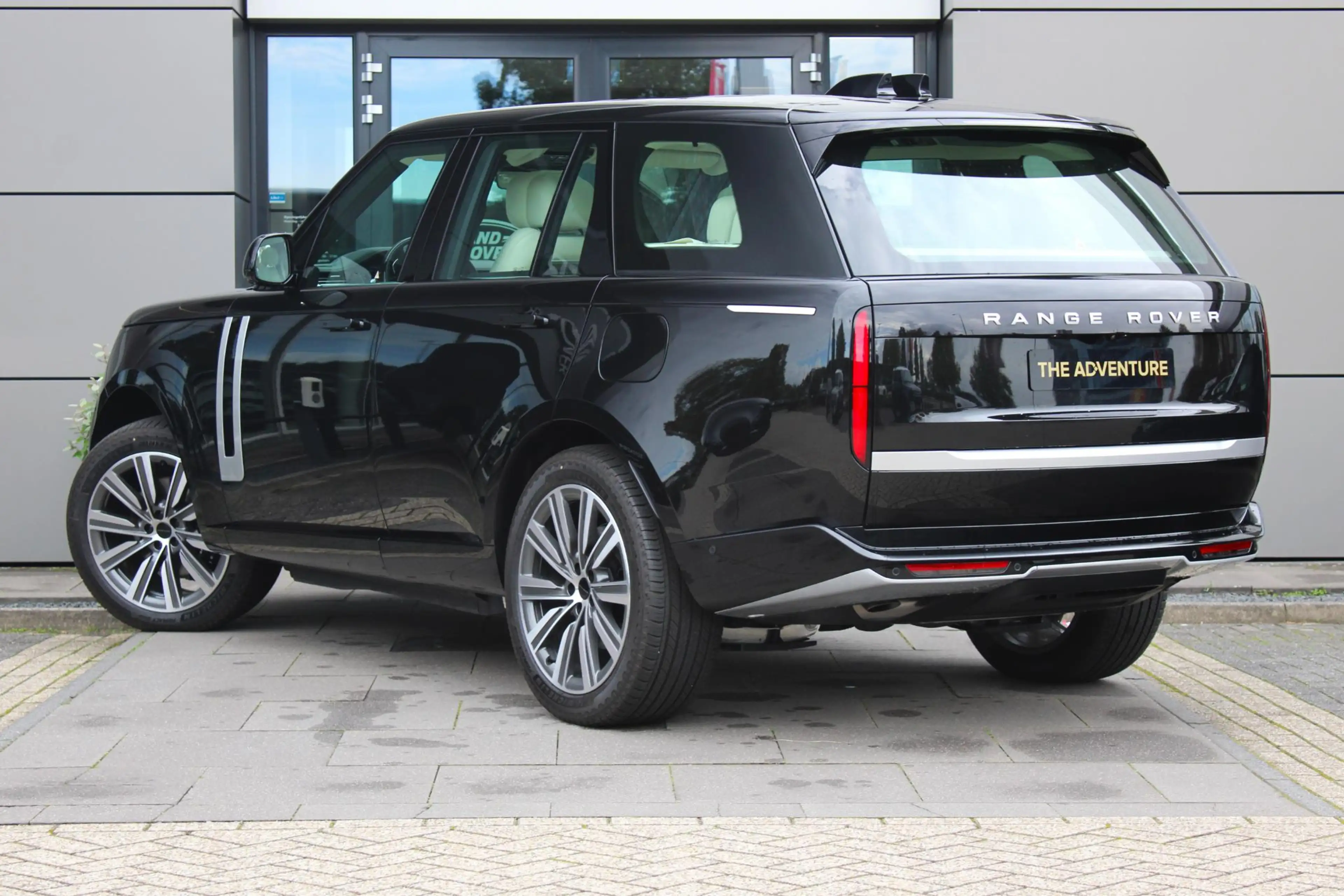 Land Rover Range Rover P460e SWB Autobiography | Perlino | Towing Pack | — photo 3