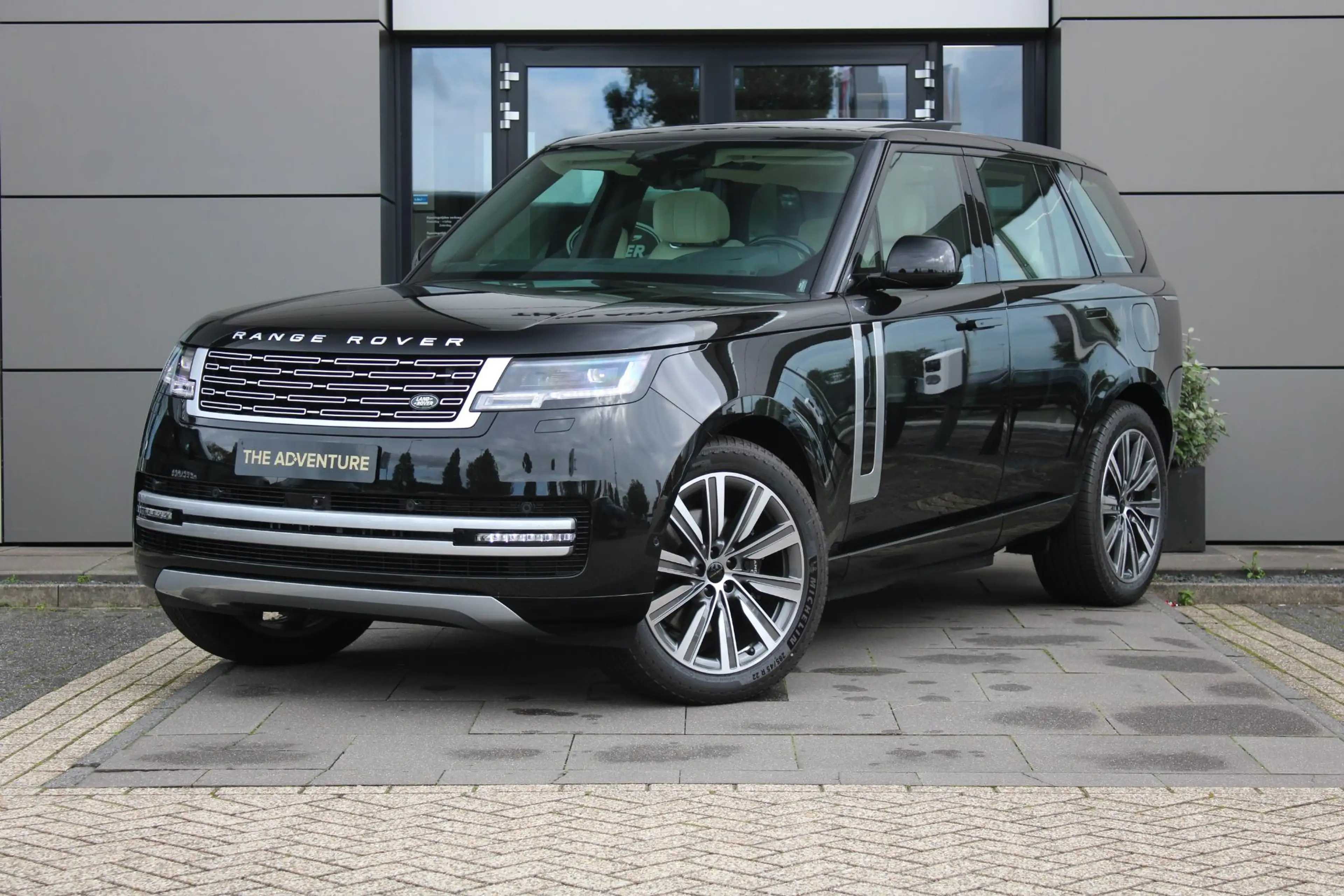 Land Rover Range Rover P460e SWB Autobiography | Perlino | Towing Pack | — photo 2