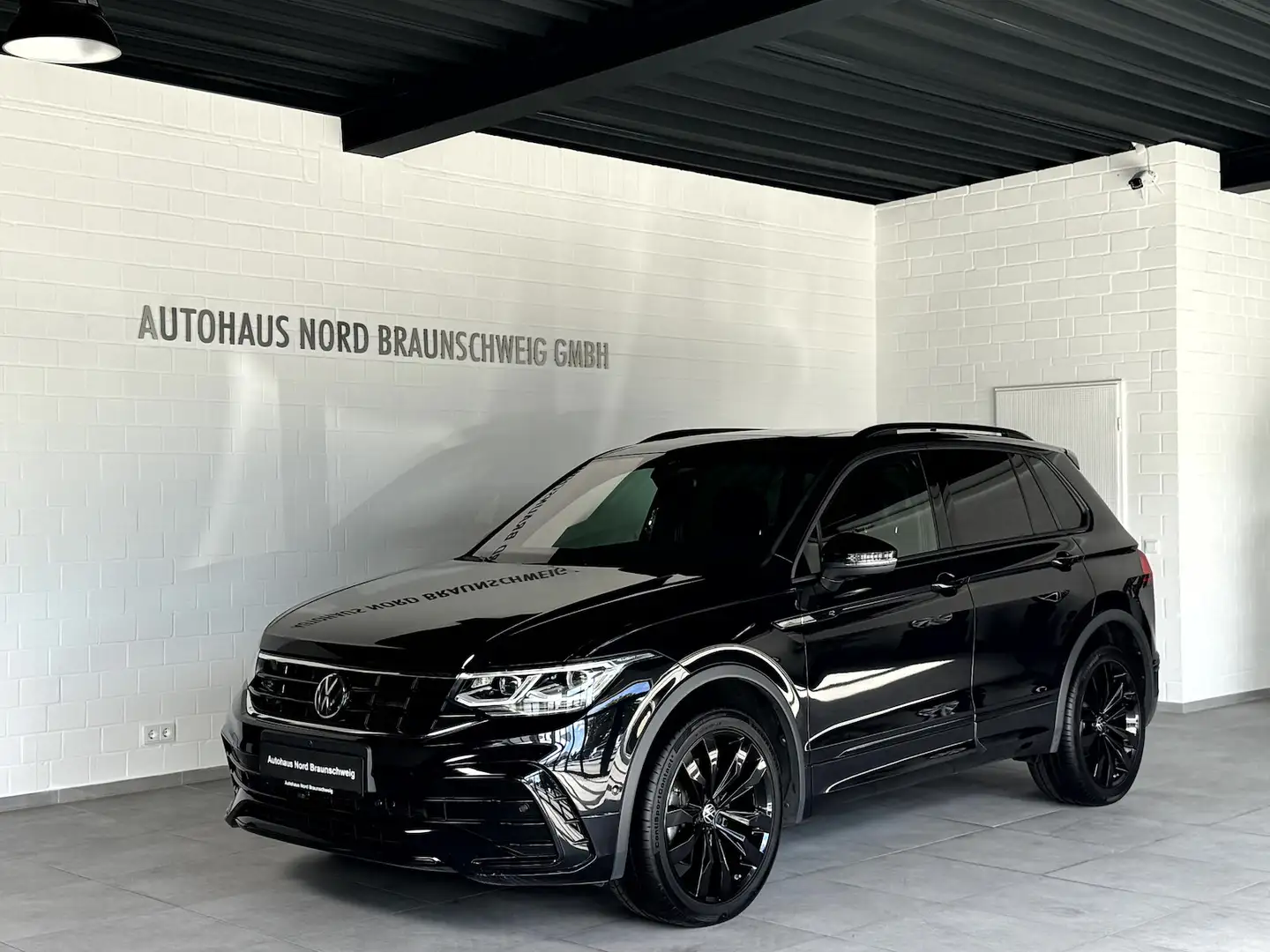 Volkswagen Tiguan 2.0 TDI R Line*BlackStyle*Pano*HUD*IQ*AHK* Schwarz - 1