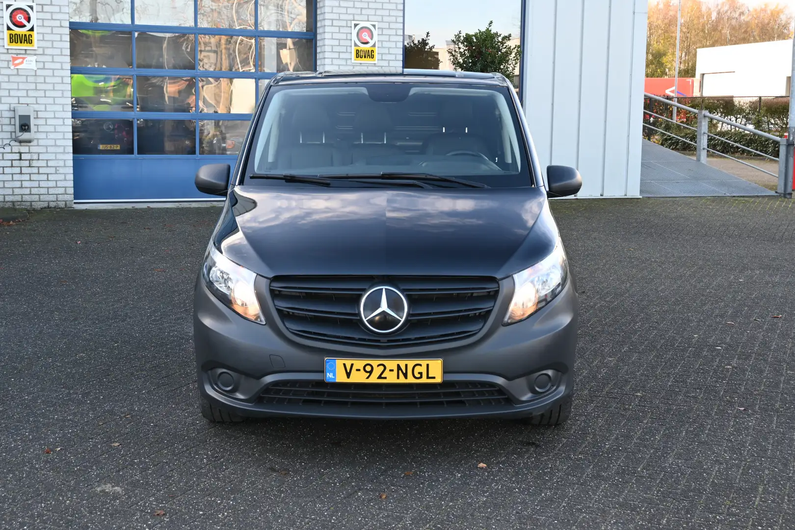 Mercedes-Benz Vito 116 CDI L2 Distronic, 2500 kg trekhaak, Audio 40 n Schwarz - 2