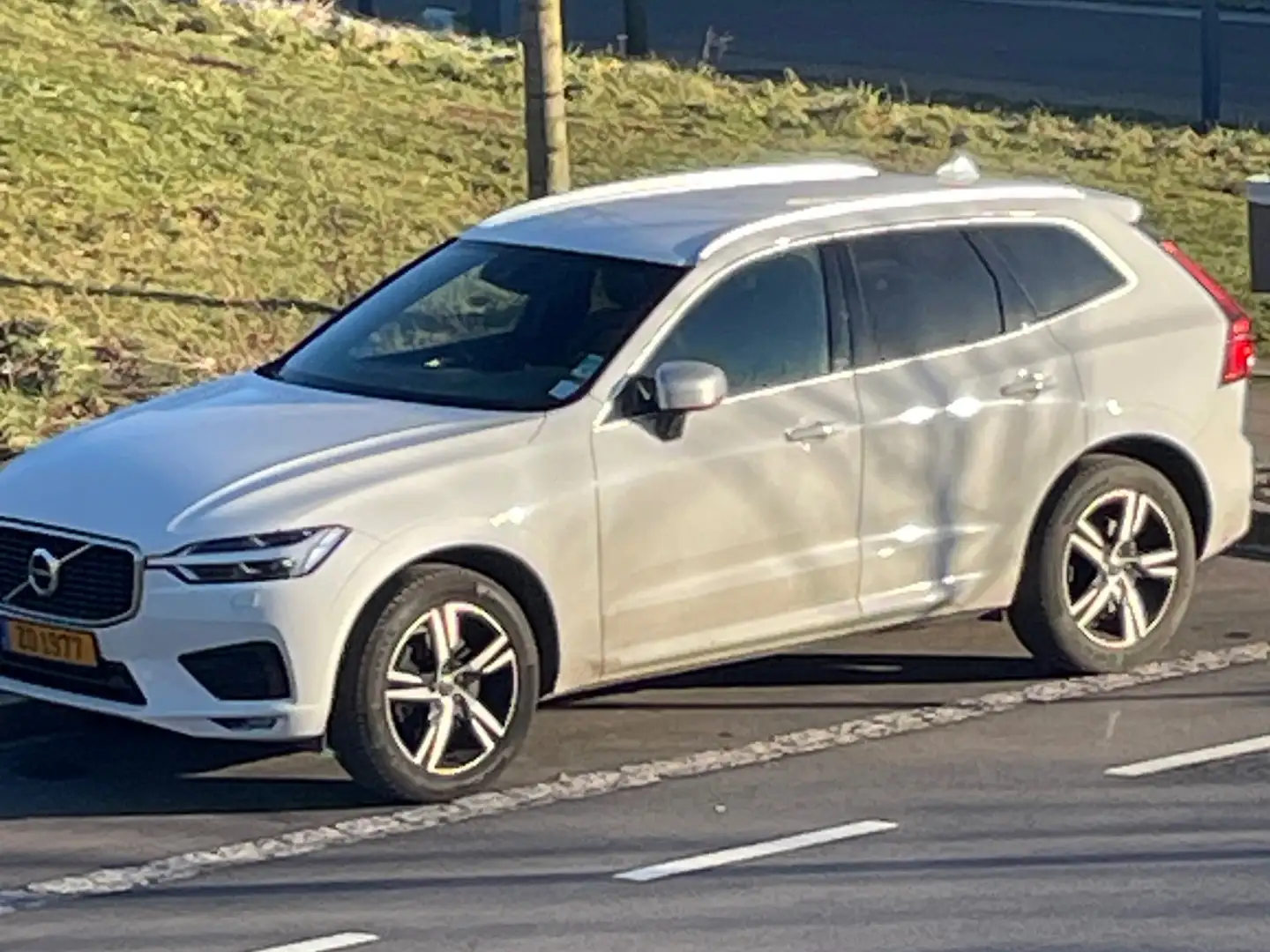 Volvo XC60 XC60 T5 AWD Geartronic RDesign Weiß - 1