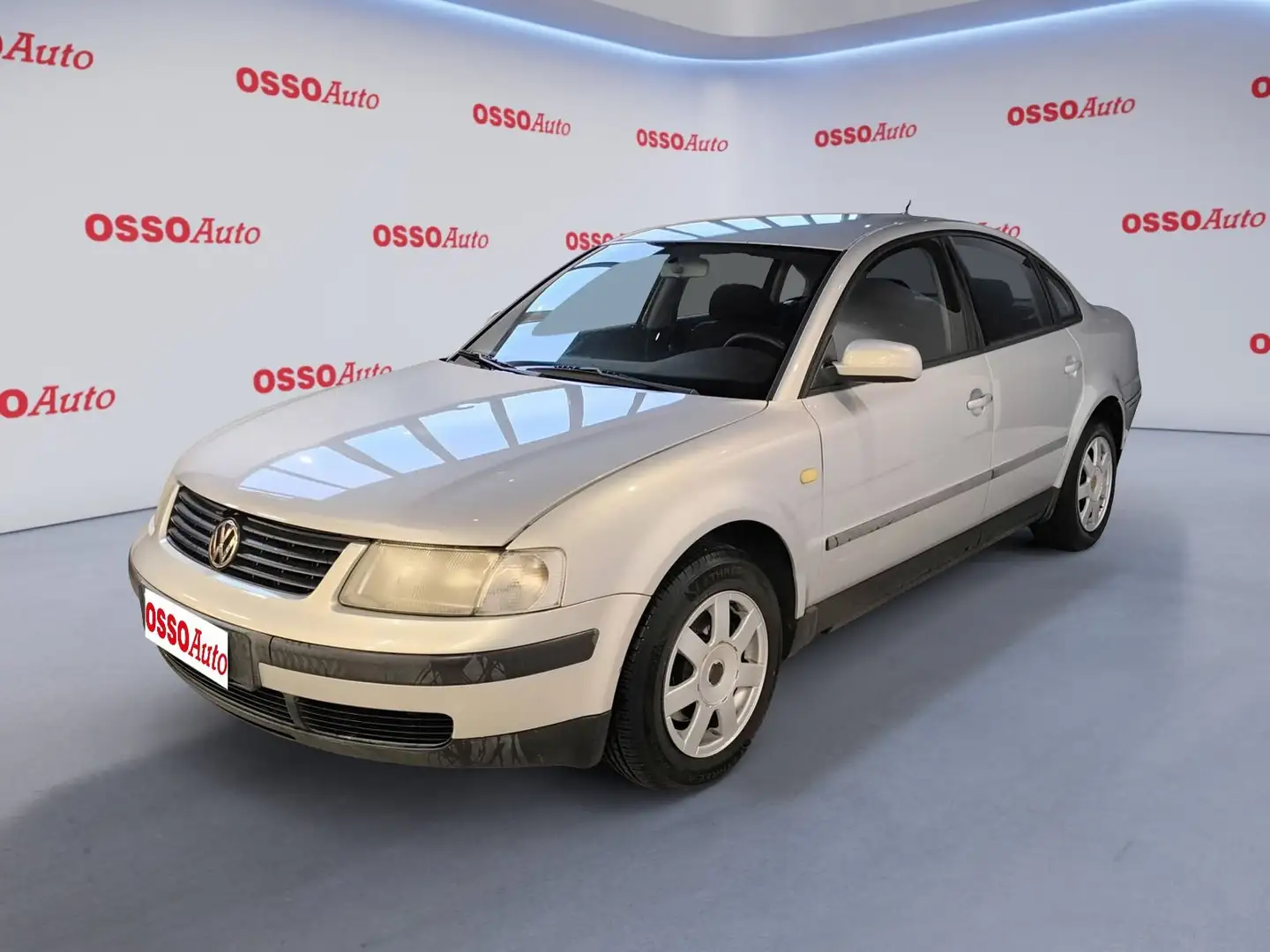 Volkswagen Passat 1.8 BENZINA 150 HP COME STA E GIACE COMMERCIANTI srebrna - 1