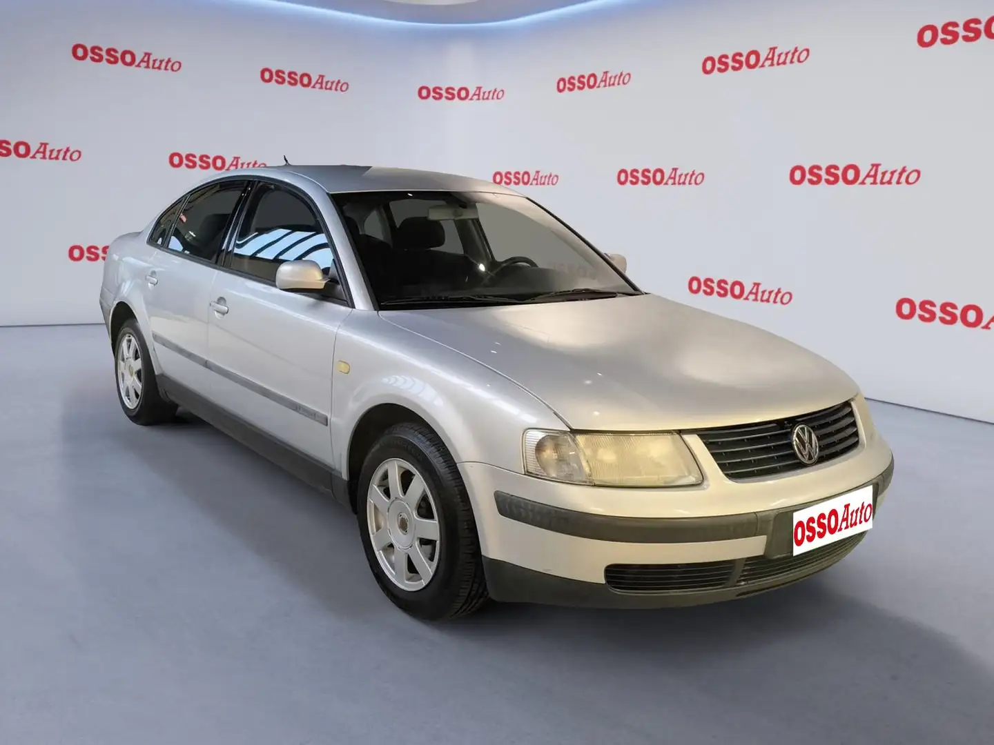 Volkswagen Passat 1.8 BENZINA 150 HP COME STA E GIACE COMMERCIANTI srebrna - 2
