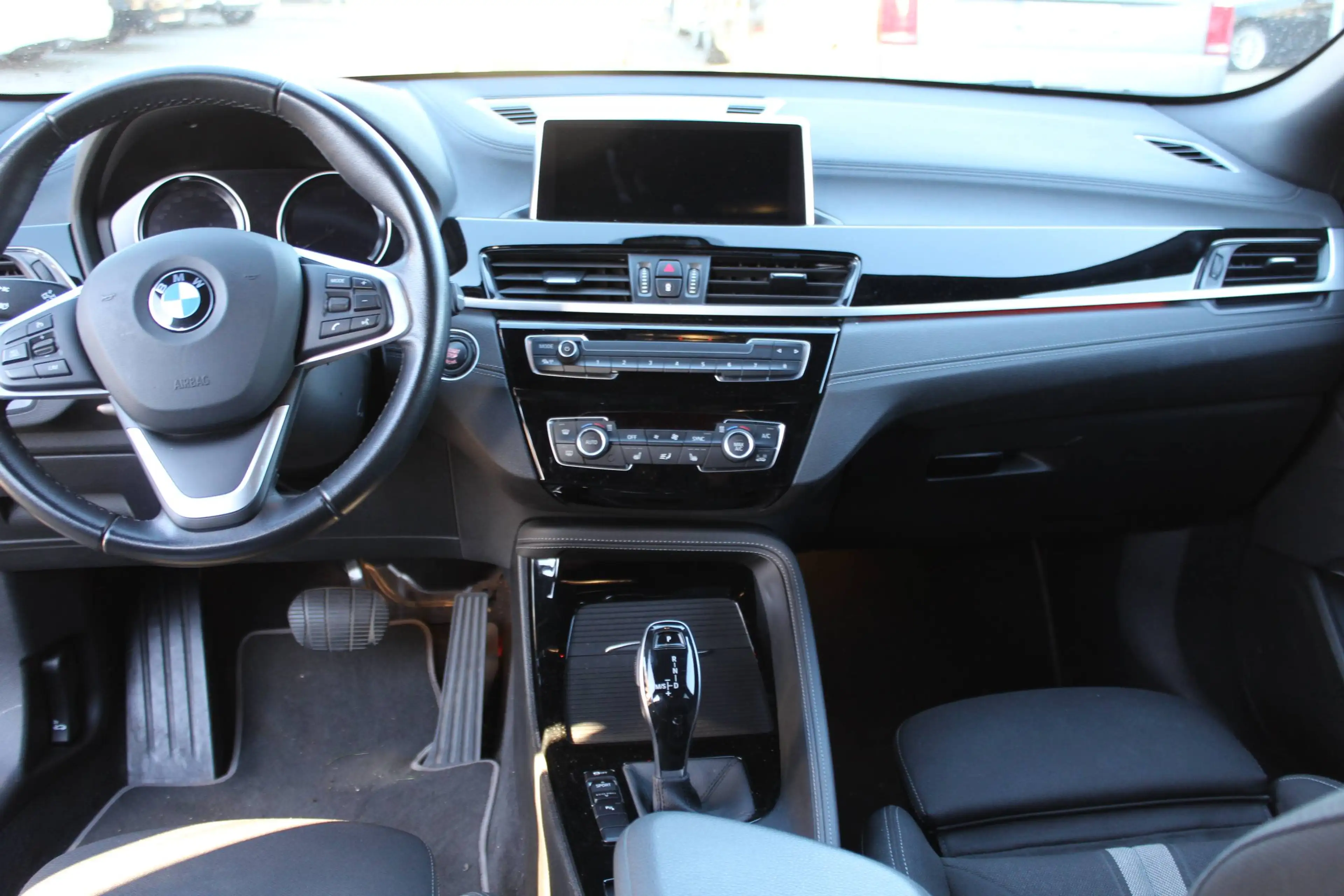 BMW X2 sDrive 18 d Advantage Plus Led Sp Sitze — photo 12