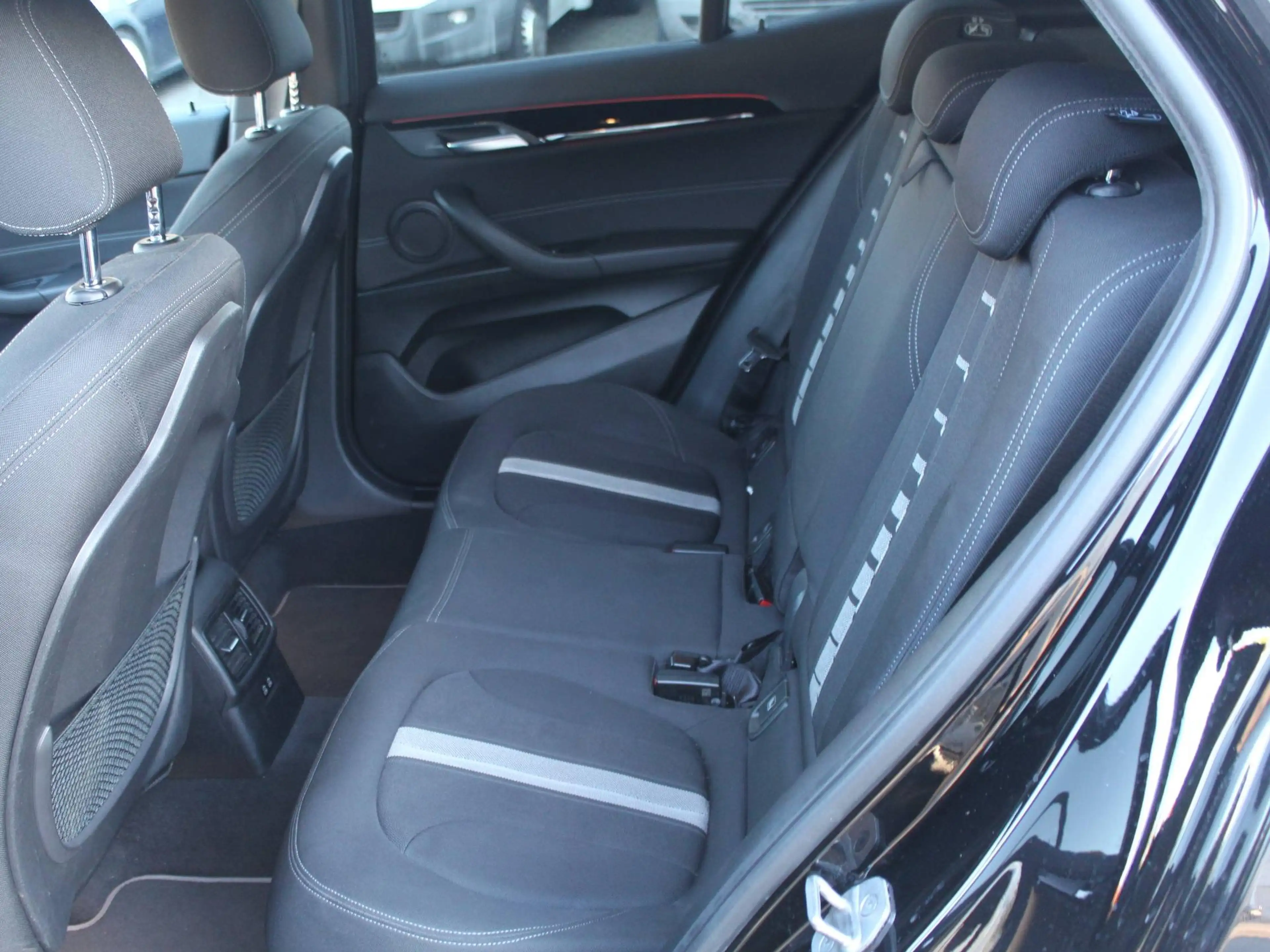 BMW X2 sDrive 18 d Advantage Plus Led Sp Sitze — photo 11